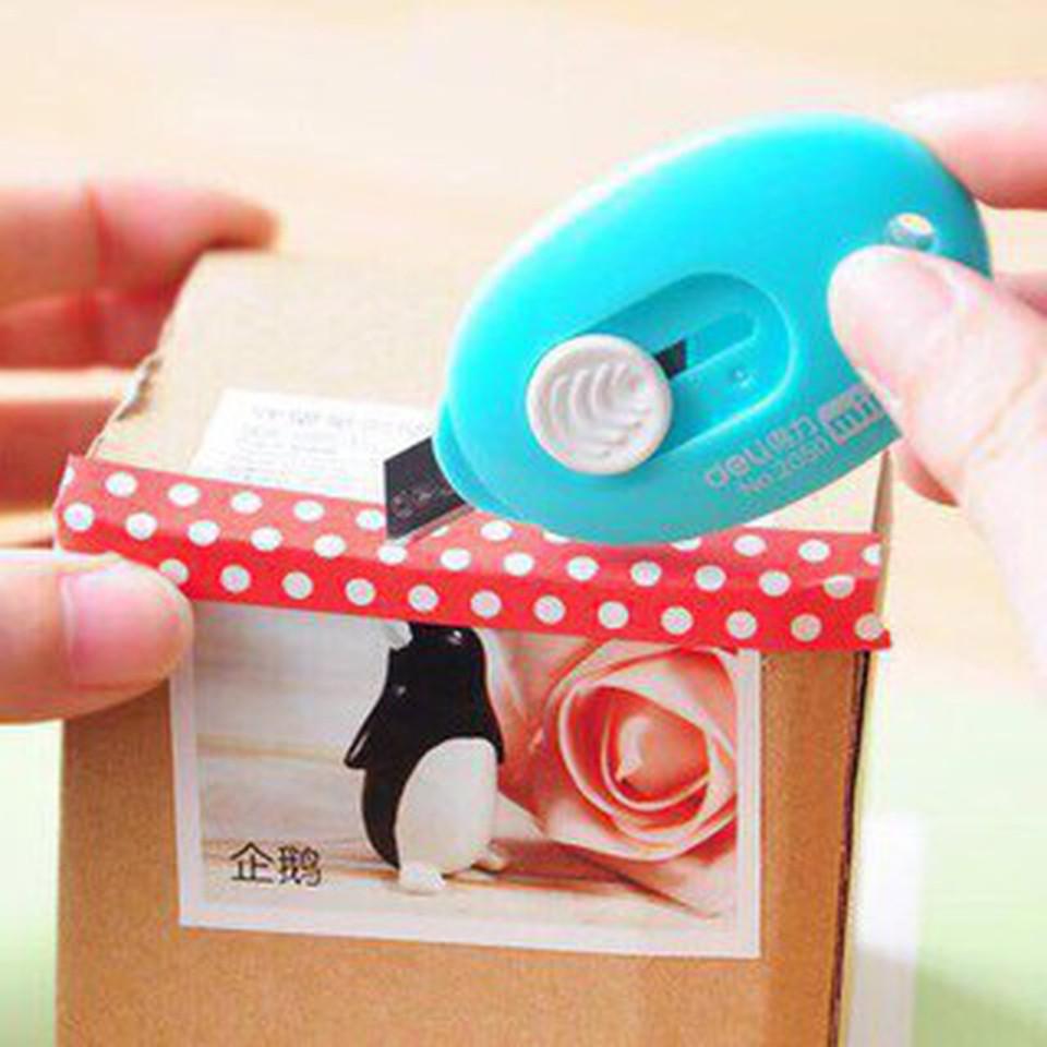 Combo 50 MÓC KHÓA KÈM DAO RỌC GIẤY MINI DELI 00249