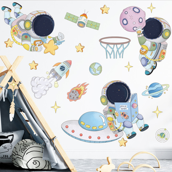 Decal trang trí tường - 3 Chú phi hành gia vui đùa trên không trung