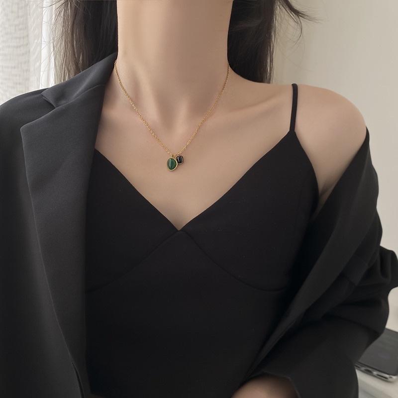 Dây chuyền nữ titan ngọc xanh đen đẹp Ring House