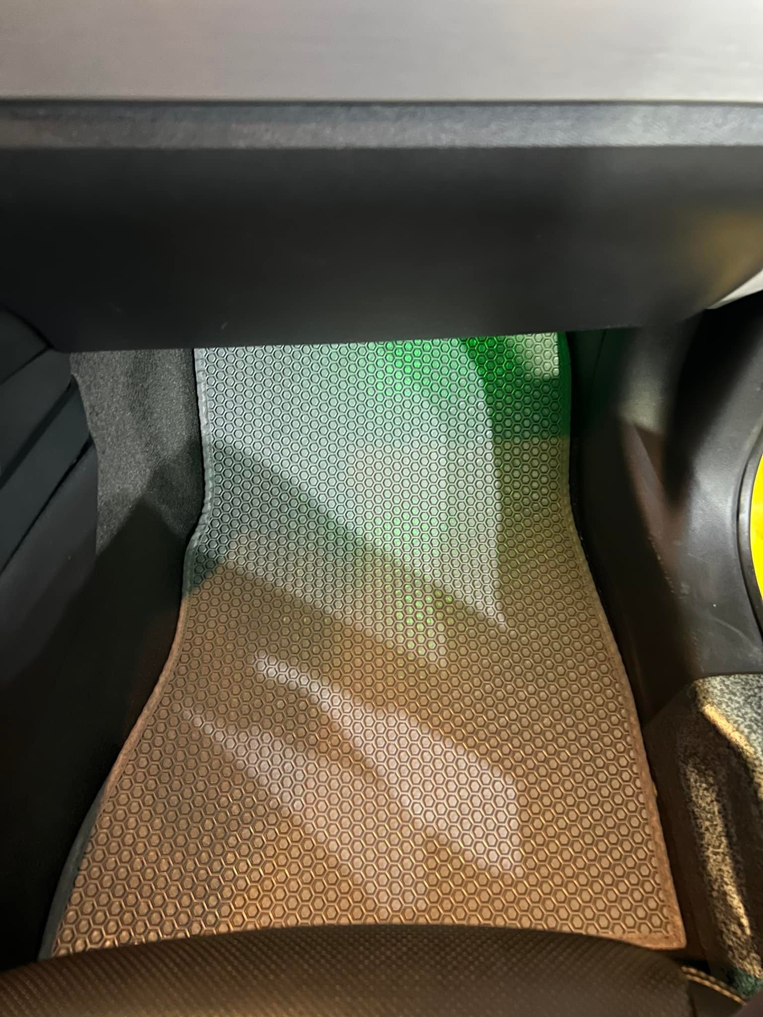 Thảm lót sàn ô tô KATA cho xe Ford Mustang (2015-2020) - Khít với sàn xe, Chống thấm, Không mùi, Không ẩm mốc