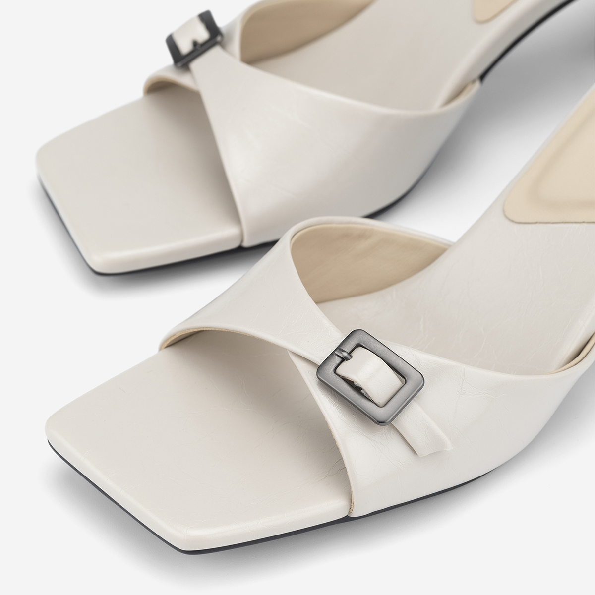 Vascara Guốc Mules Block Heel Nhấn Khóa Trang Trí - GNN 0220