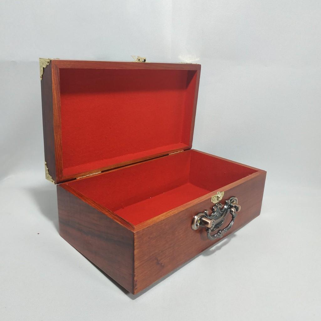HỘP ĐỰNG TRANG SỨC, HỘP ĐỰNG DẤU CÔNG TY GỖ HƯƠNG MẶT GIÁP CHỮ THỌ VÀNG CÓ QUAI XÁCH BẰNG ĐỒNG