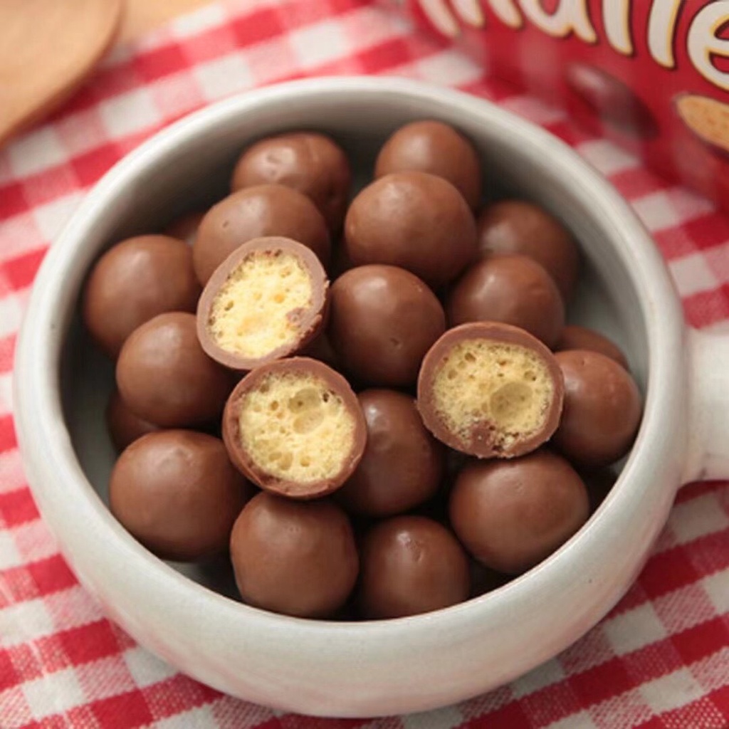 Socola nhân mạch nha Maltesers vị sô cô la sữa mịn màng thơm ngon cùng nhân mạch nha lúa mạch giòn tan (880g/thùng) - OZ Slim Store