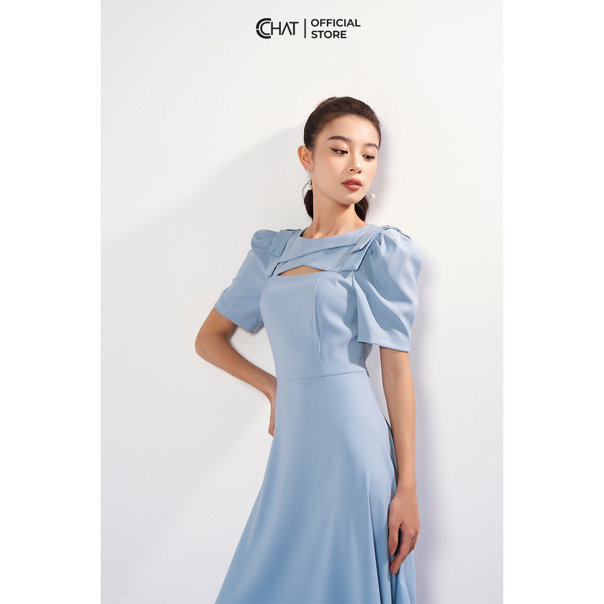 Đầm Nữ CCHAT Kiểu Cutout Ngực 2 Nơ Vai Dáng Xòe Chất Mango Cao Cấp 22VNE2010XT