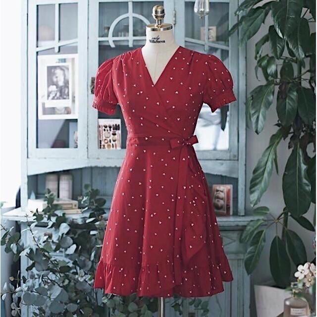 Đầm xoè ngắn tay chấm bi đỏ tùng bèo