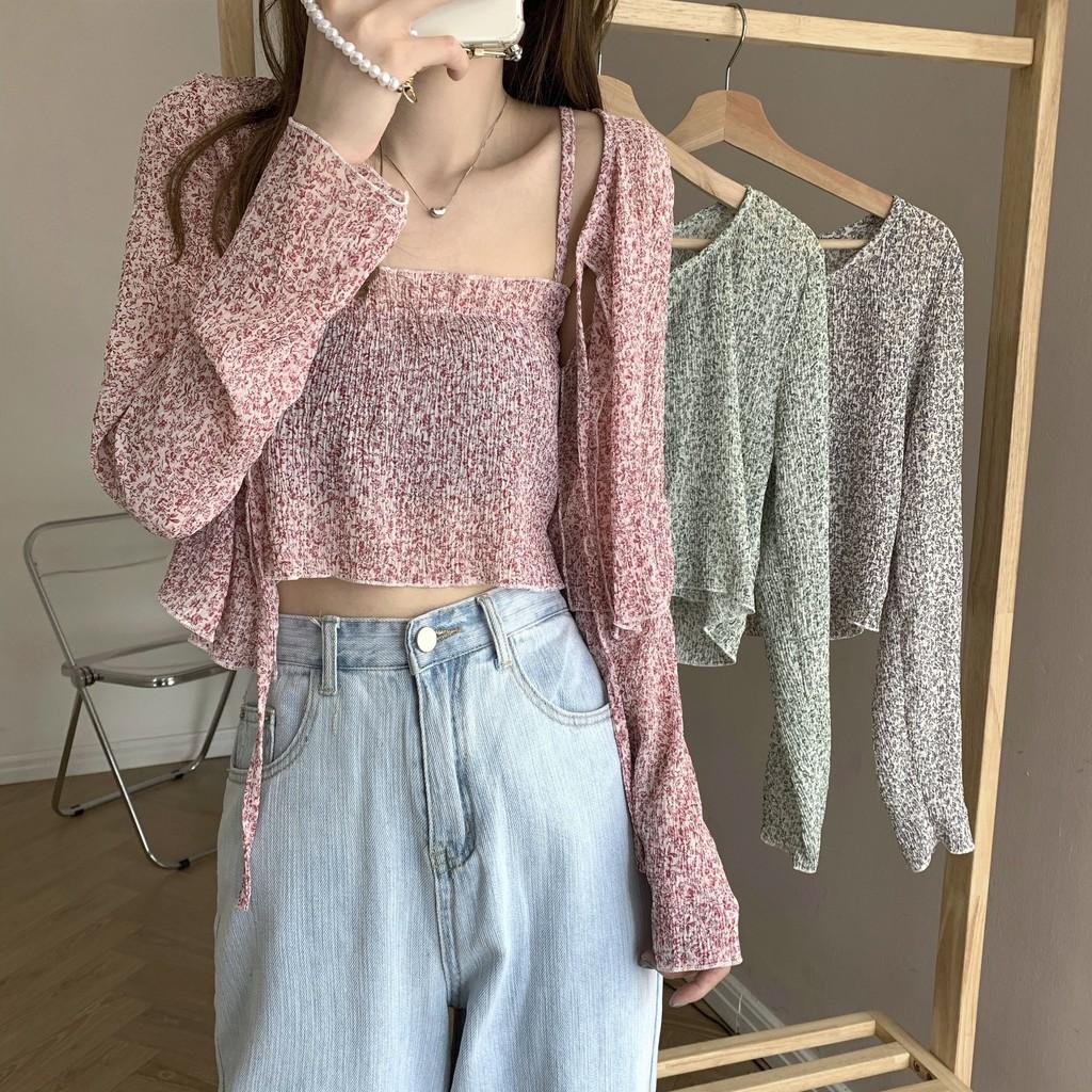 Set Áo Tay Dài Kèm Áo Croptop Hai Dây Hoa Nhí