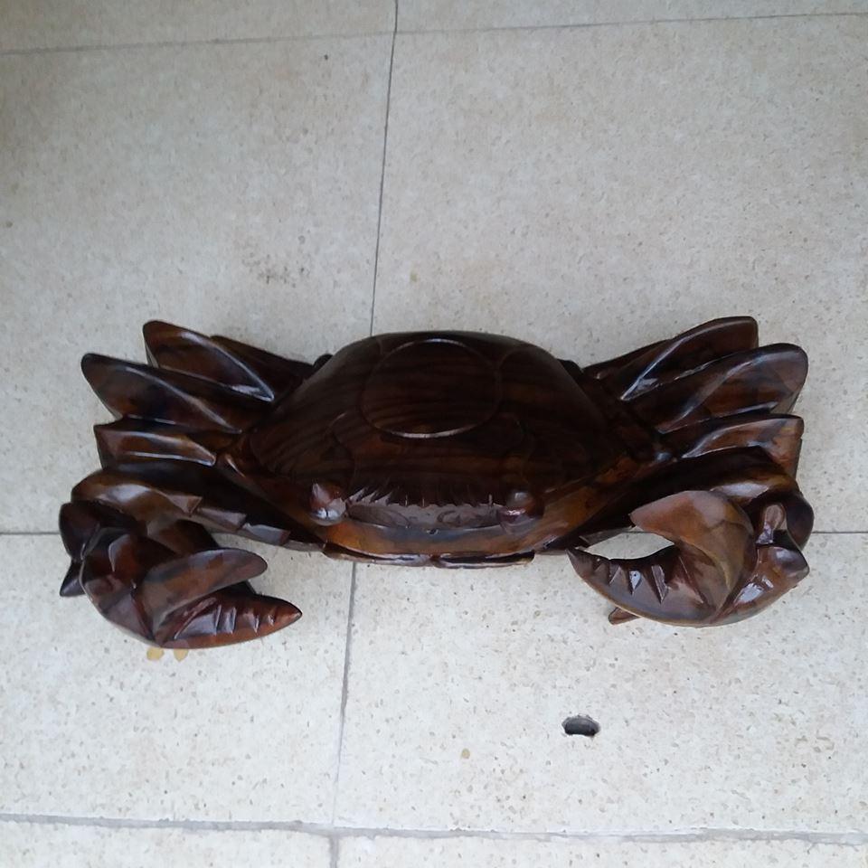 Tượng cua gỗ gụ vẽ vân kích thước cao 20cmx43cmx23cm