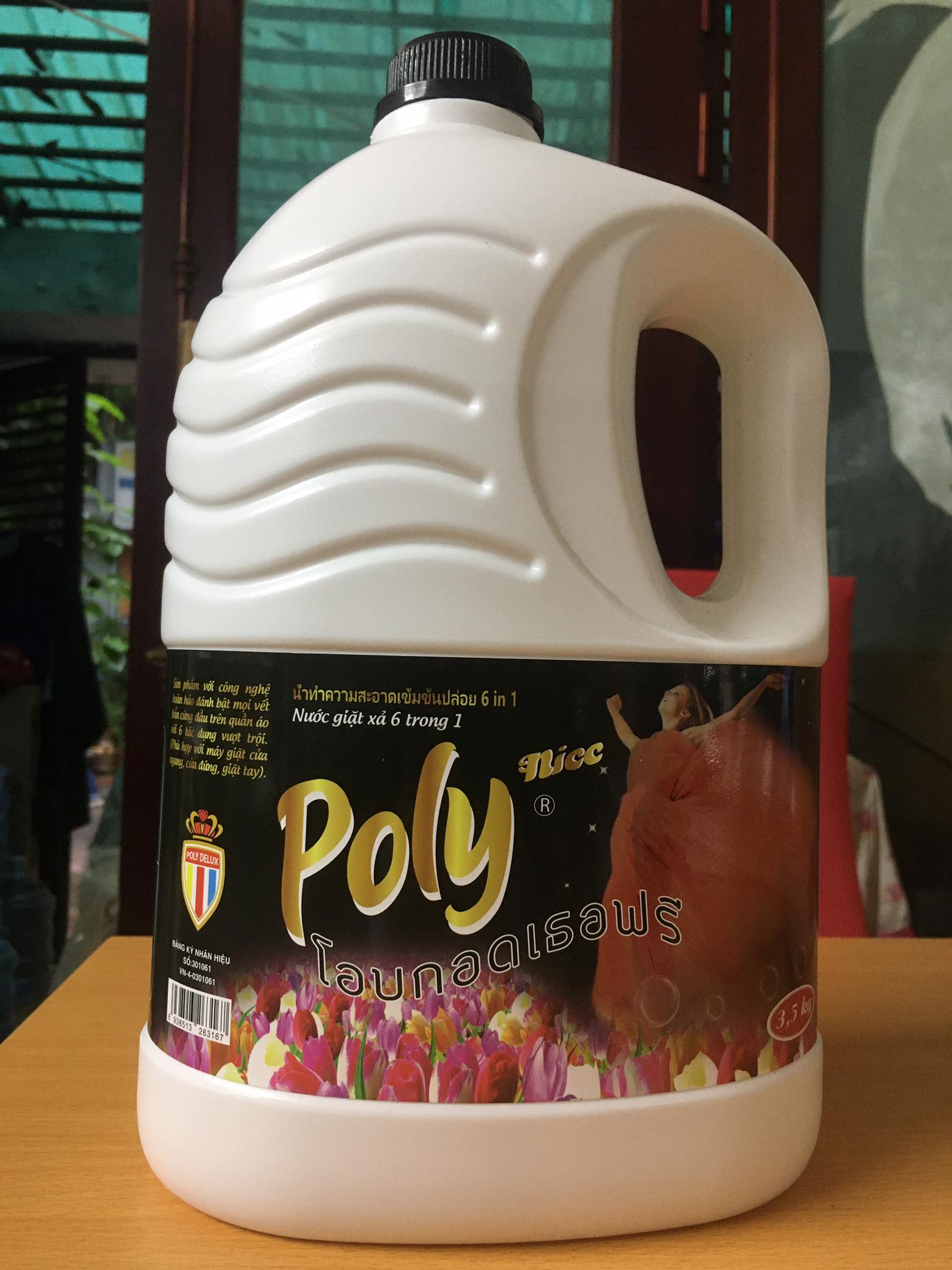 Nước giặt xả Poly Nice (3,6 L)