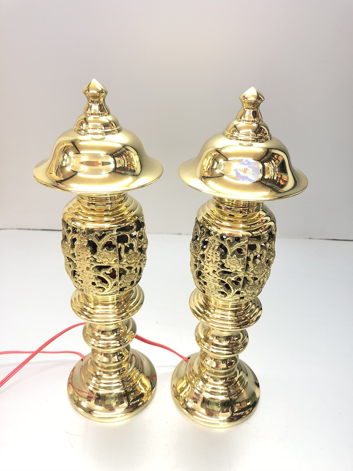 ĐÔI ĐÈN THỜ BẰNG ĐỒNG VÀNG MẪU ĐÈN QUẢ DỨA CỠ BÉ KH12076