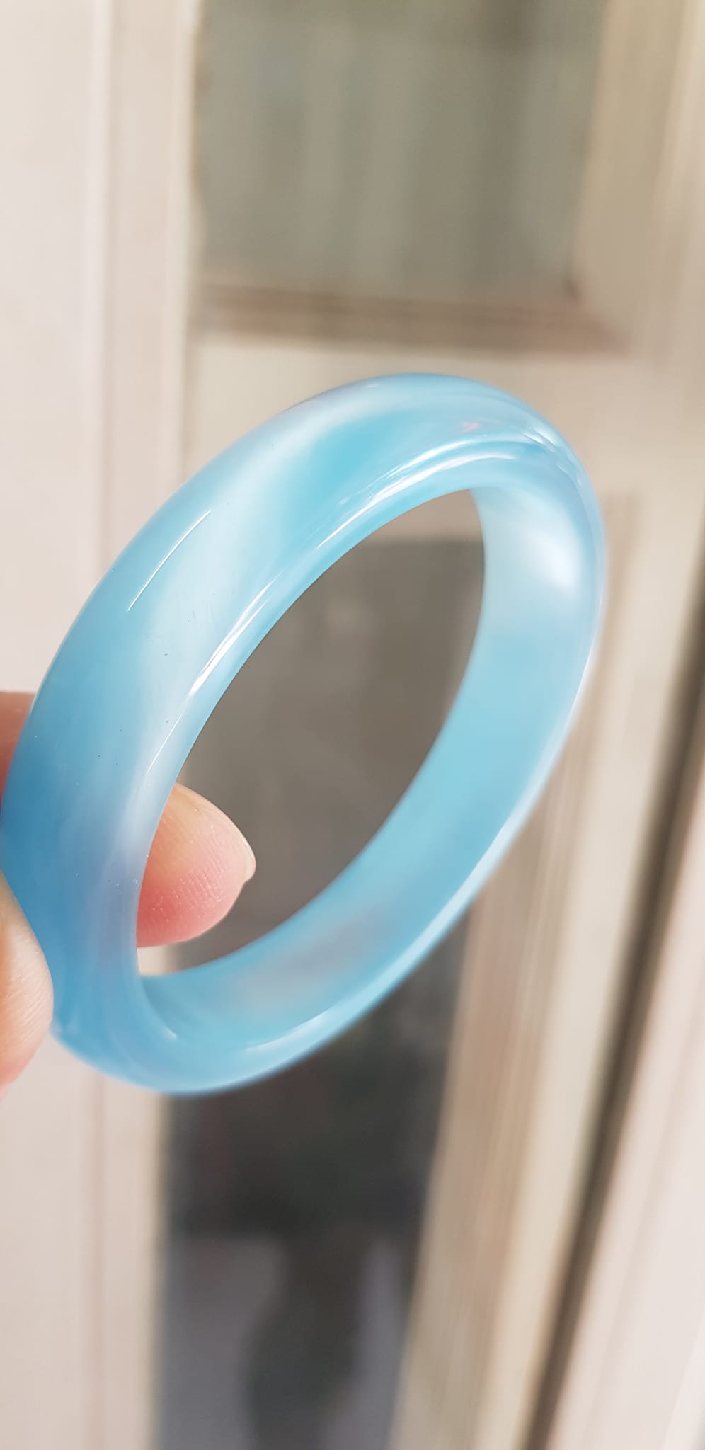 Vòng tay nữ đá mắt mèo Xanh dương nhẹ bản hẹ mới Ni 53mm x cao 12mm x dầy 6,5mm Nữ 49kg - 54kg đeo Vòng màu xanh dương nhẹ xinh tươi đẹp rẻ lắm chuẩn hợp nữ mệnh thuỷ mệnh mộc ạ