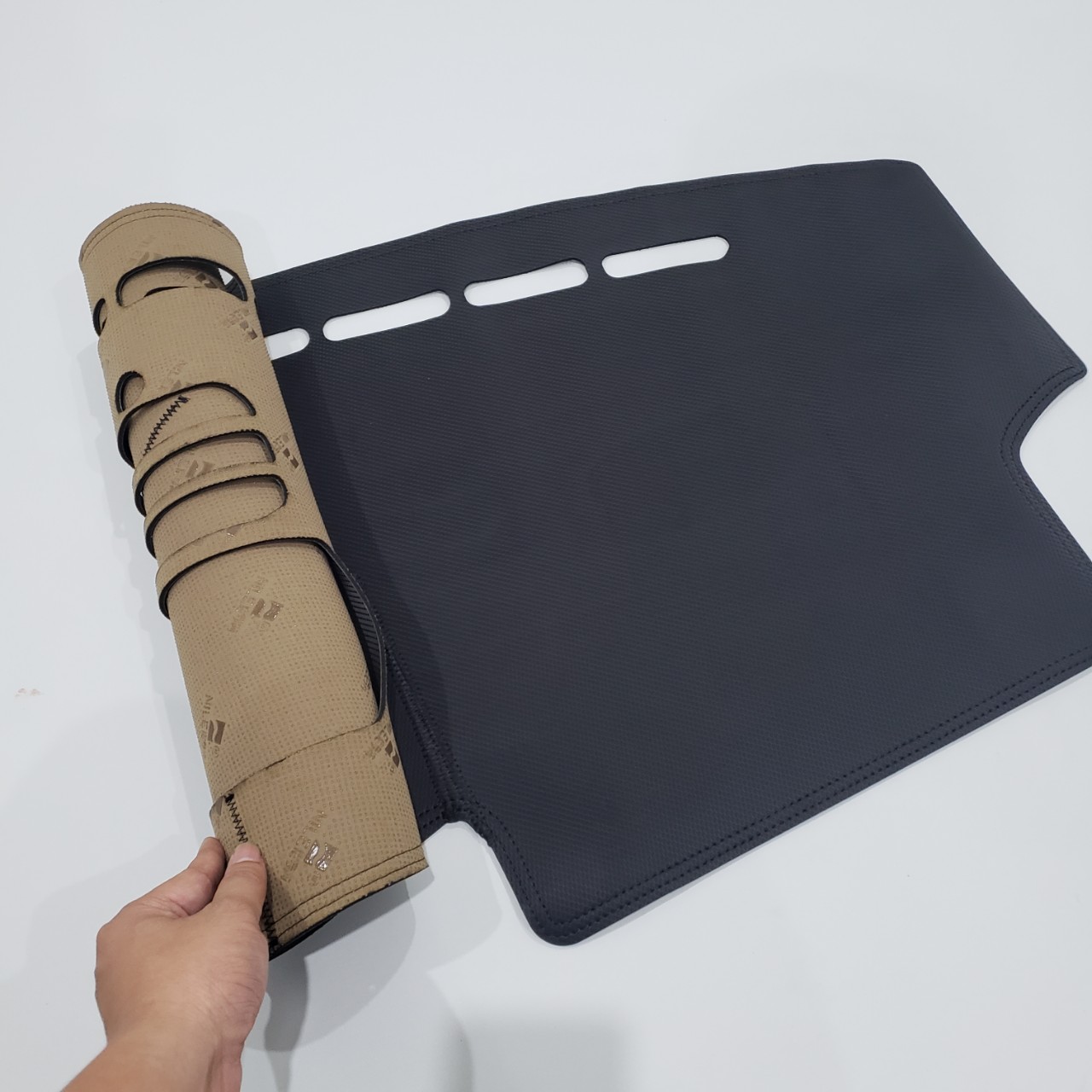 Thảm da Taplo vân carbon Cao cấp dành cho xe Chevrolet Captiva 2015-2019