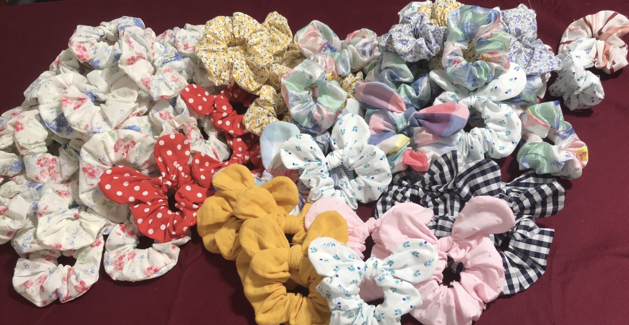 Cột tóc xinh cho bé gái