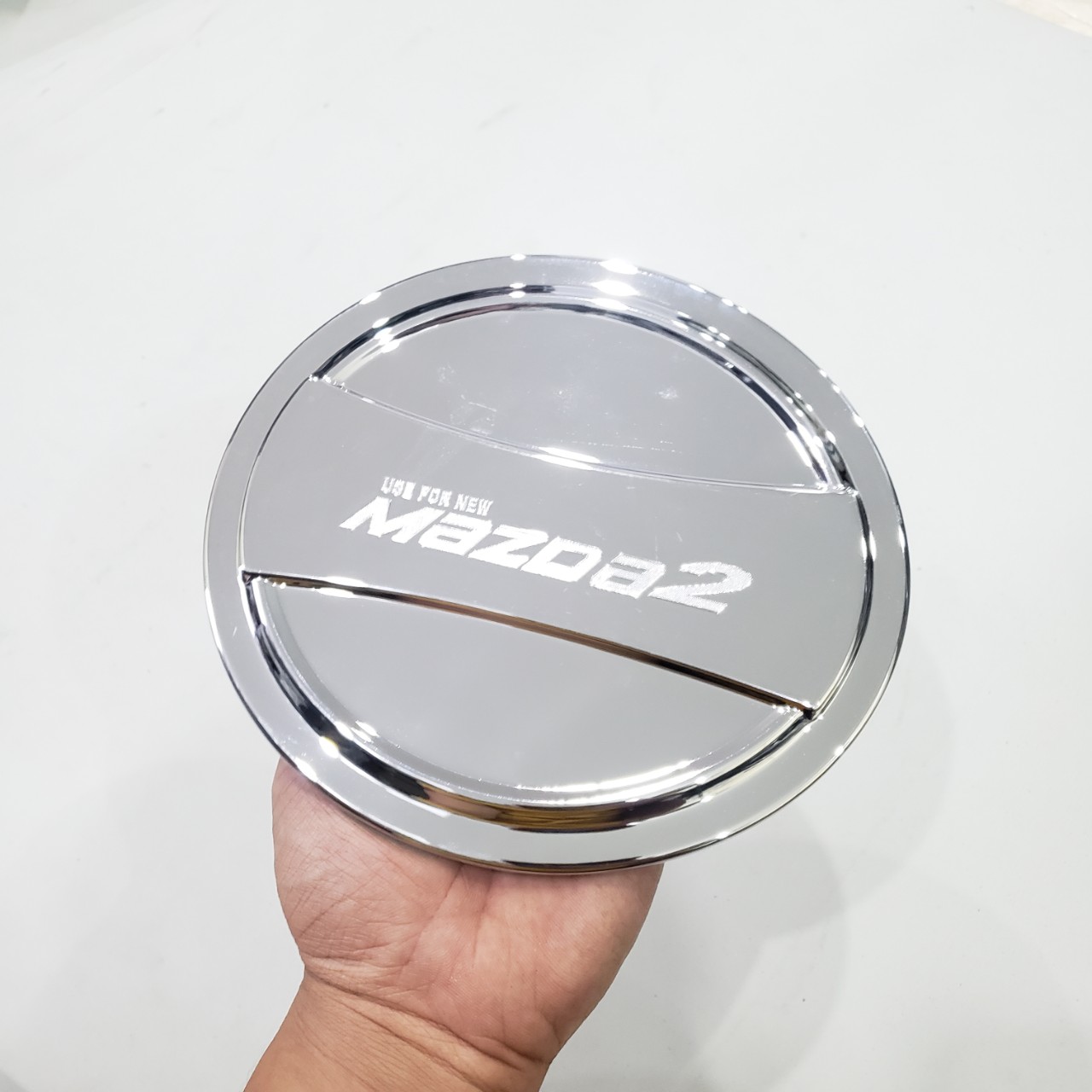 Ốp nắp bình xăng cho xe Mazda 2 mạ Crom