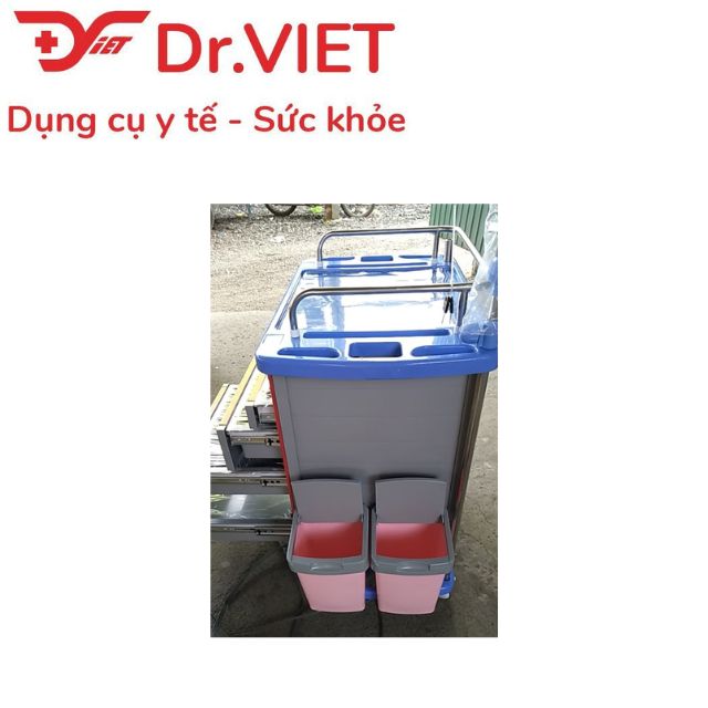 Tủ xe đẩy dụng cụ cấp cứu Tajermy TJM-TC02 bao gồm 2 ngăn kéo nhỏ, 2 ngăn kéo trung và 1 hộc tủ lớn.