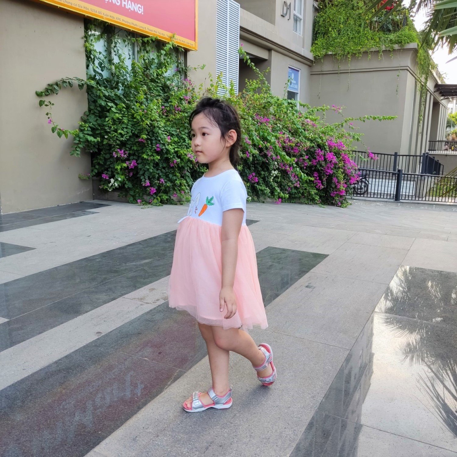 G1510 Đầm bé gái cực xinh. Vải thun 4 chiều kết hợp với voan lưới, hình in và đắp vải dễ thương.
