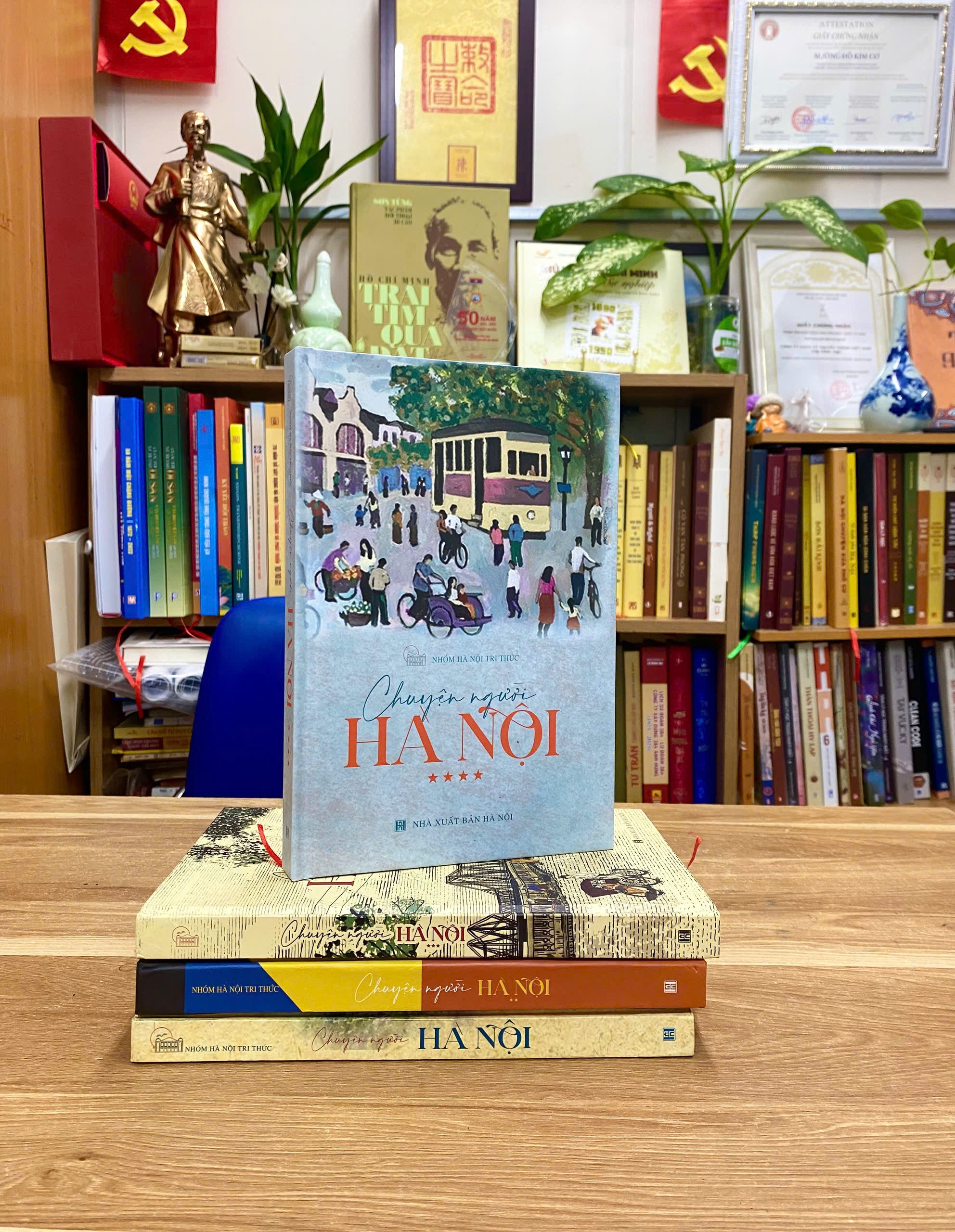 Sách - Chuyện người Hà Nội Tập 4 - Tác giả Nhóm Hà Nội Tri thức - Tritthuctrebooks - Khổ sách 16*24cm