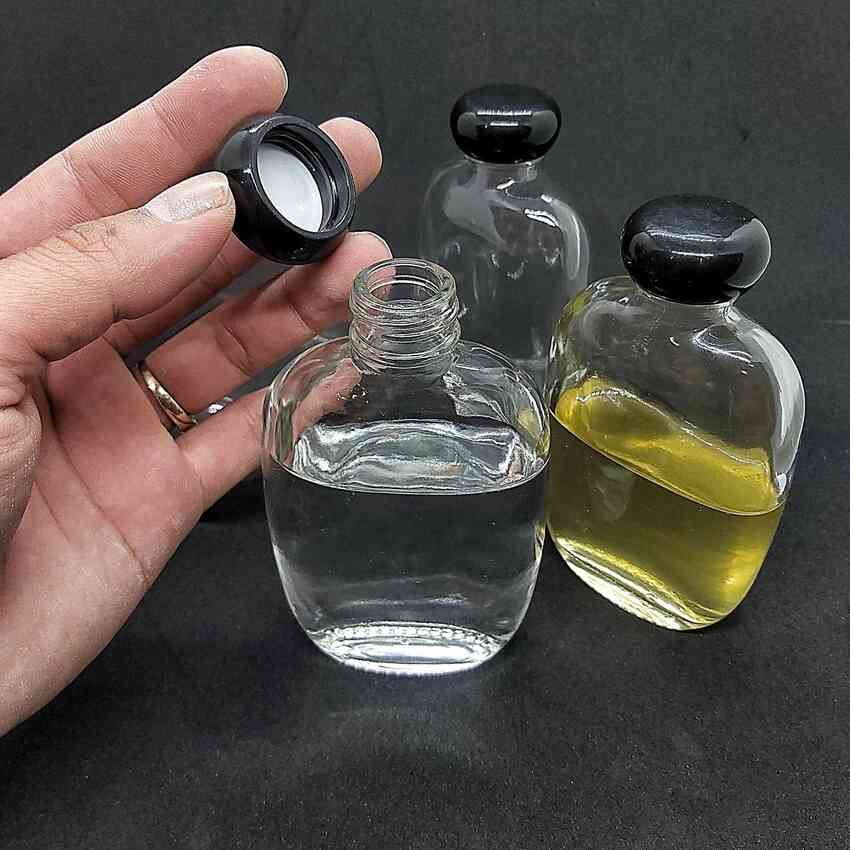 Chai thủy tinh dẹt 100ml Bầu Dục – Dẹt nắp nhựa đen tròn - Chai thủy tinh nhỏ trong suốt