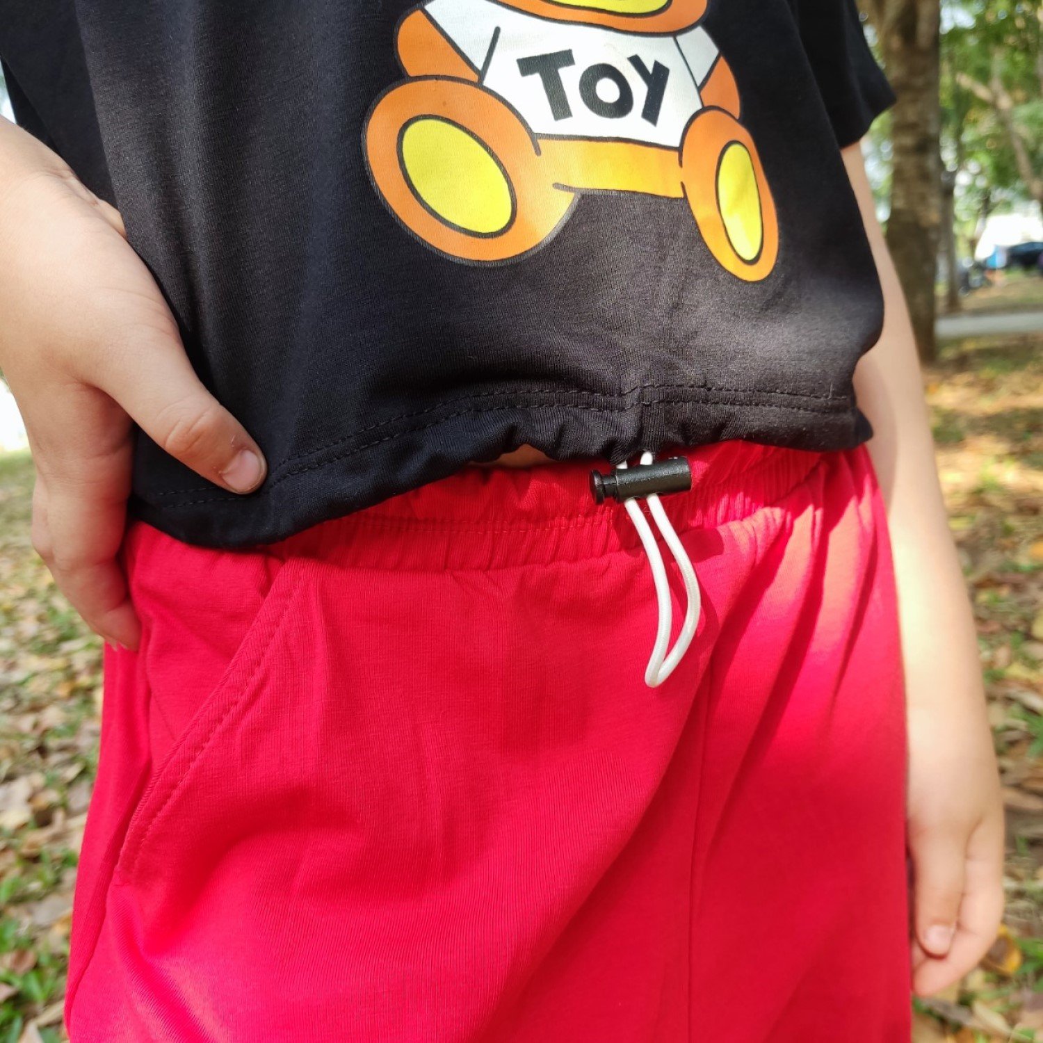 G00000815 Set áo croptop đỏ dây rút cá tính quần jogger thể thao cho bé gái