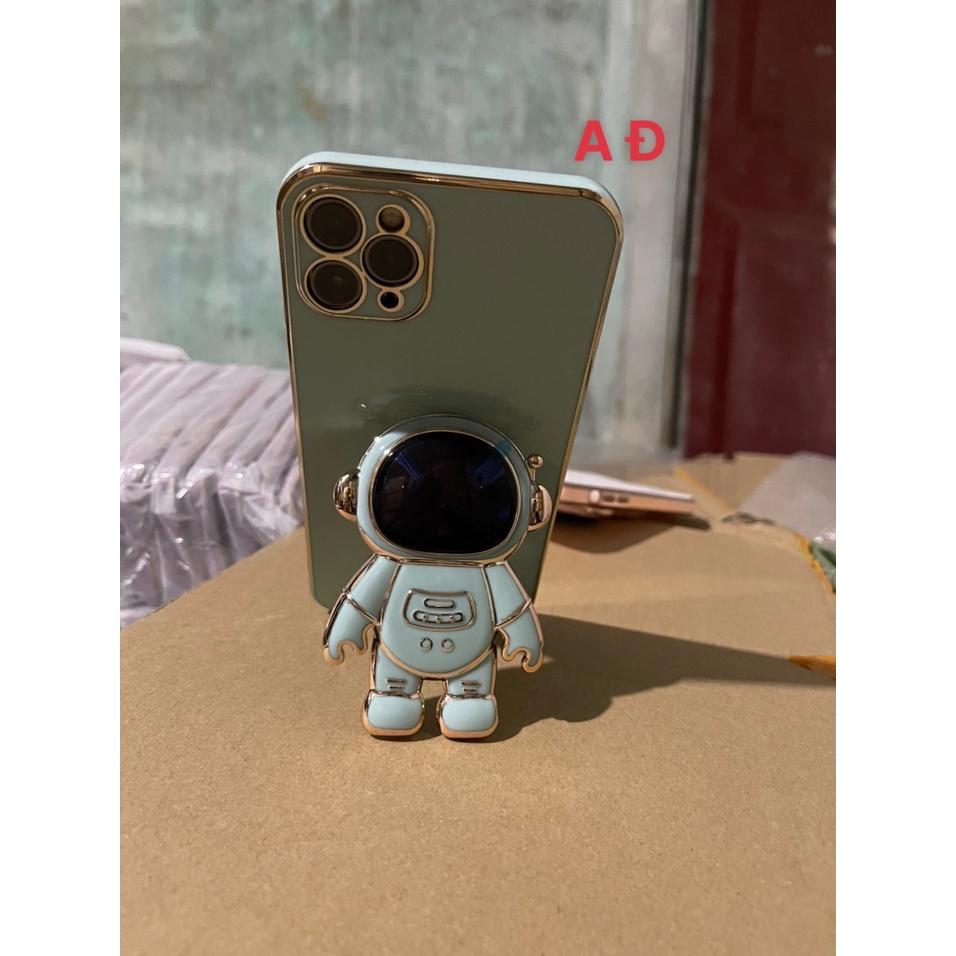 Ốp Điện Thoại Có Giá Đỡ Hình Phi Hành Gia 3D Cho Iphone 11-12-13 Pro Max - Cho Dòng 3 Mắt