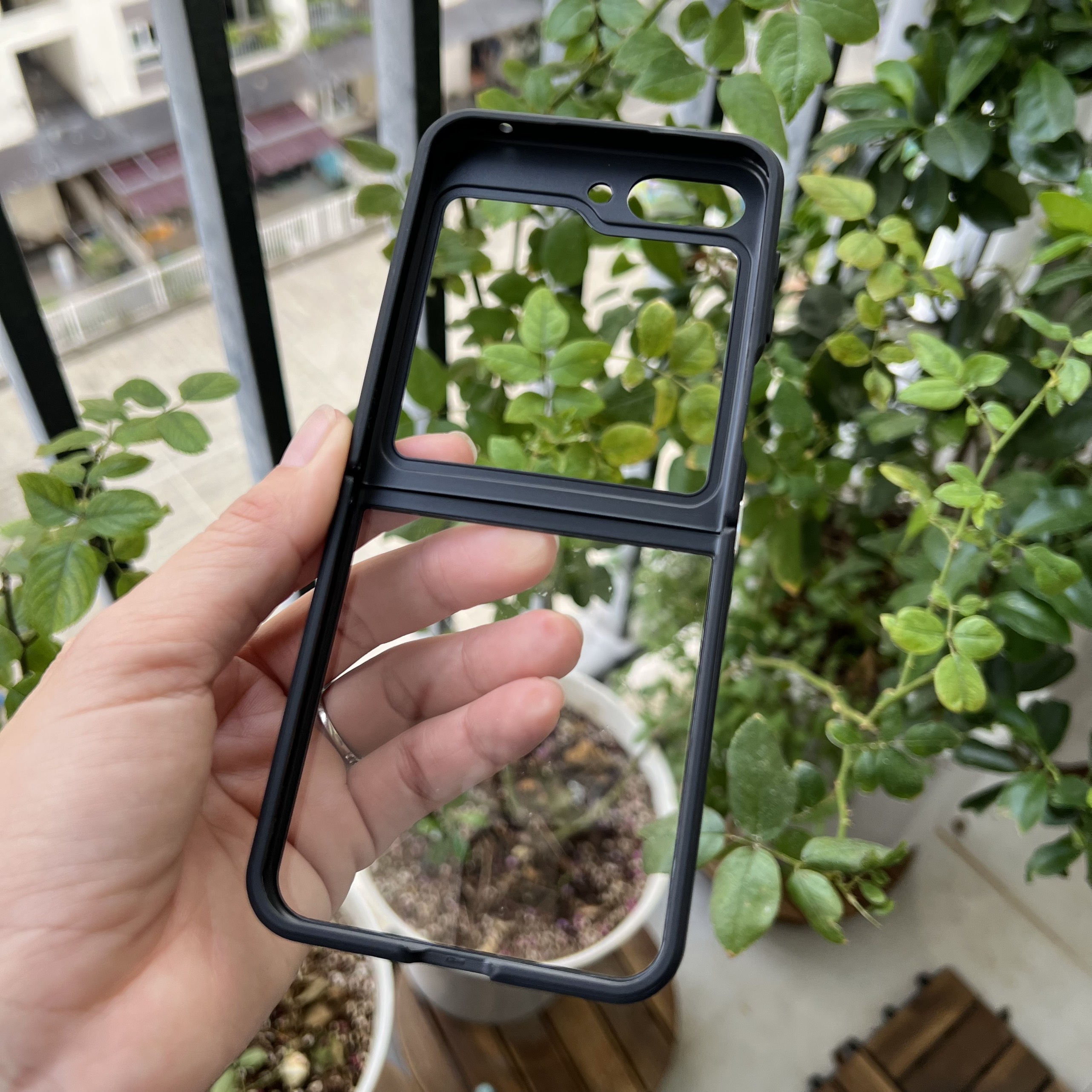 Ốp lưng cho Galaxy Z Flip 5 Likgus trong viền màu- hàng chính hãng