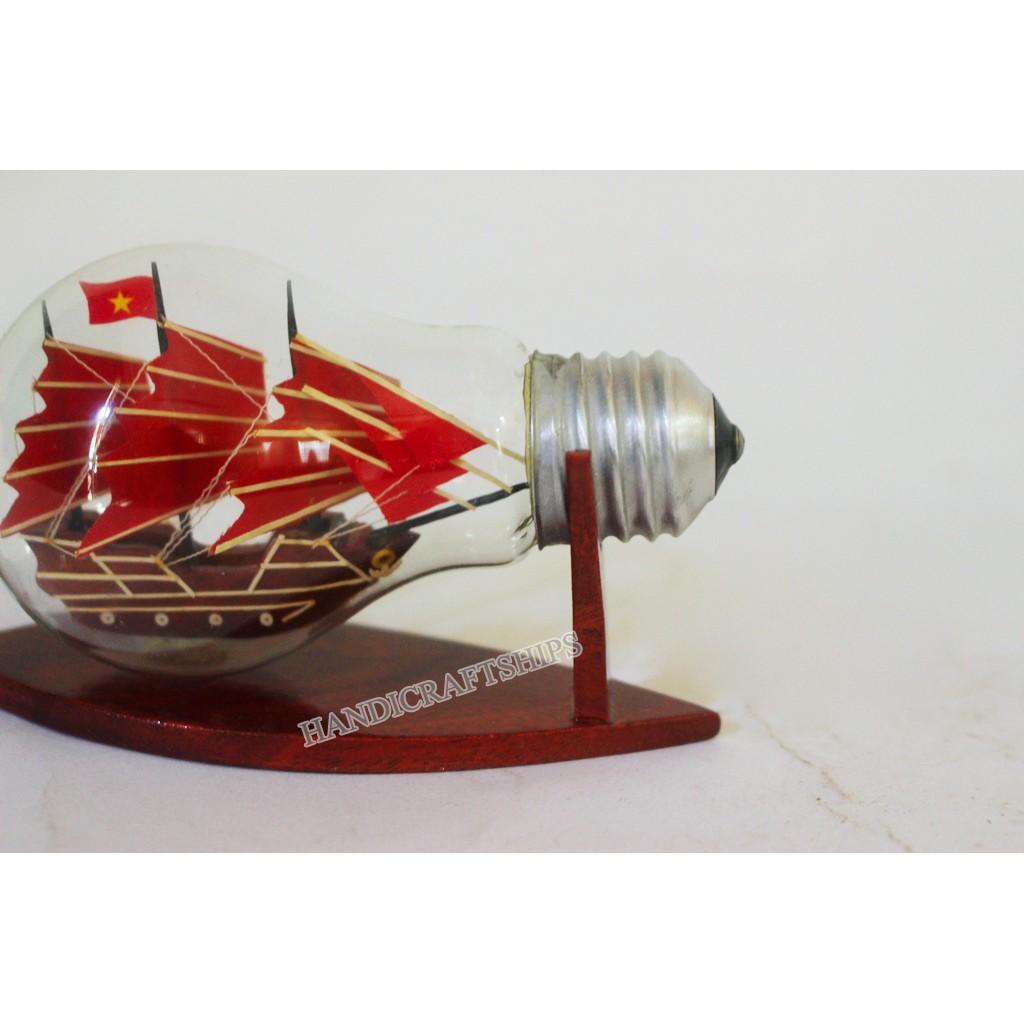 Mô hình thuyền Hạ Long (Đỏ) trong bóng đèn