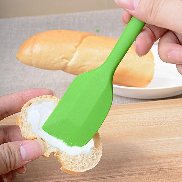 Dụng cụ làm bánh: Spatula phới trộn bột, phới dẹt silicon , chịu nhiệt, đúc liền dùng để đánh bột, vét, vét kem