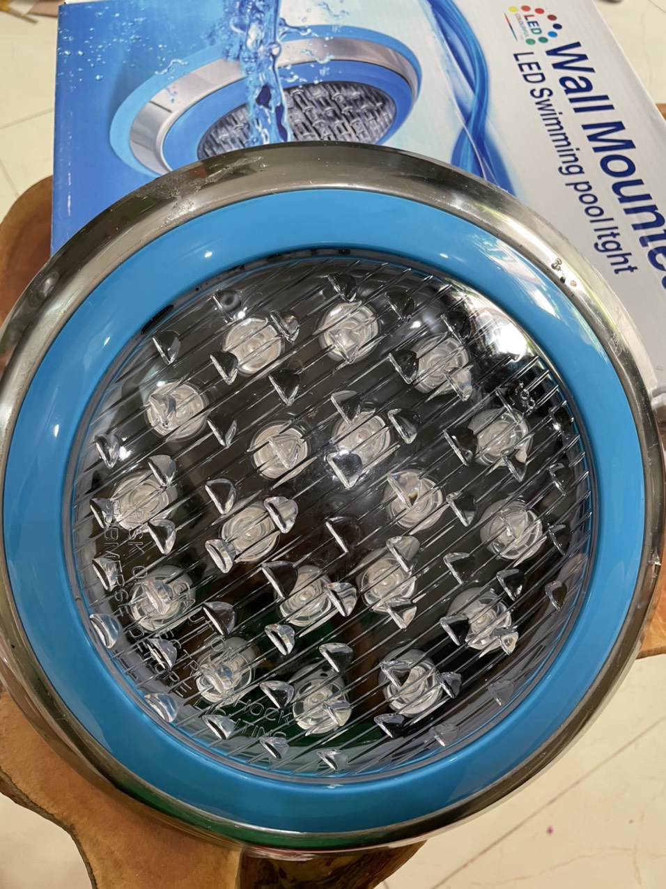 Đèn Led Bể Bơi Ánh Sáng 7 Màu Đổi Màu Liên Tục 18W-24V Vỏ Ngoài Inox 304 Chuyên Dùng Trang Trí Hồ Bơi