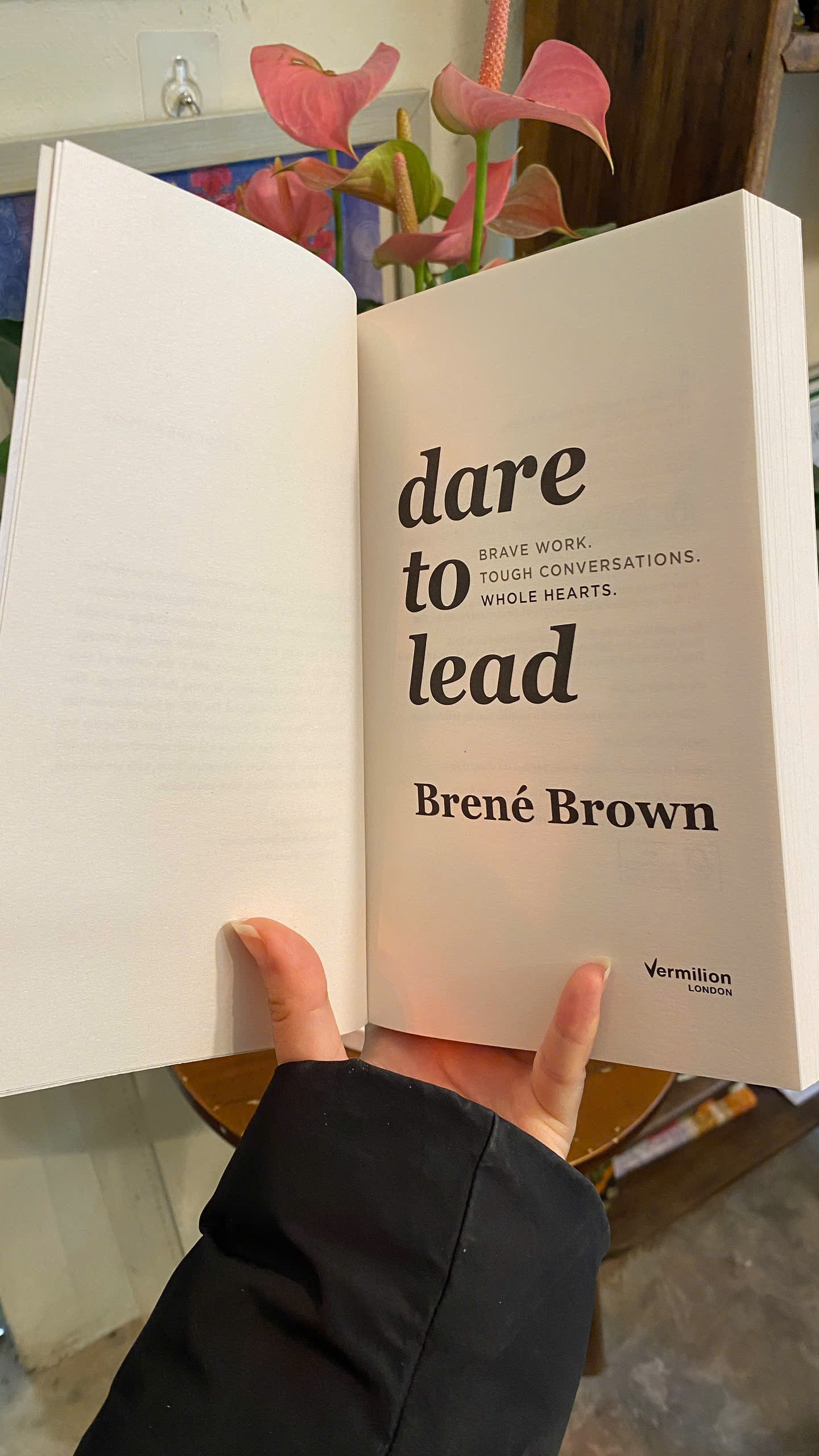 Sách - Dare to Lead by Brene Brown | Business / Self Help / Ngoại văn Kinh tế, Lãnh đạo / Nhập khẩu