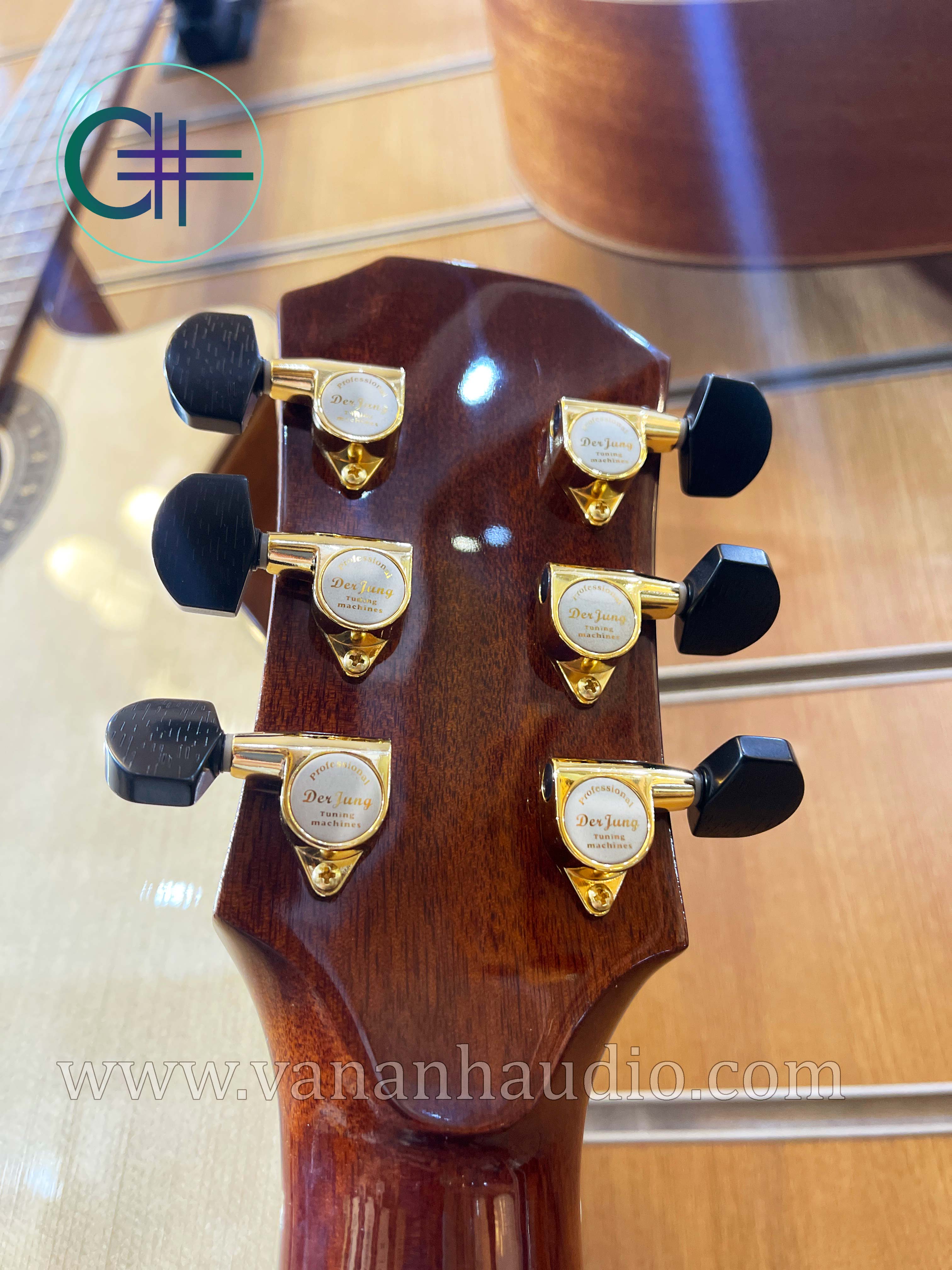 Đàn Guitar Acoustic Custom CL2022 của anh Lê Dũng Sĩ (Khảm trai chữ ký cần đàn)