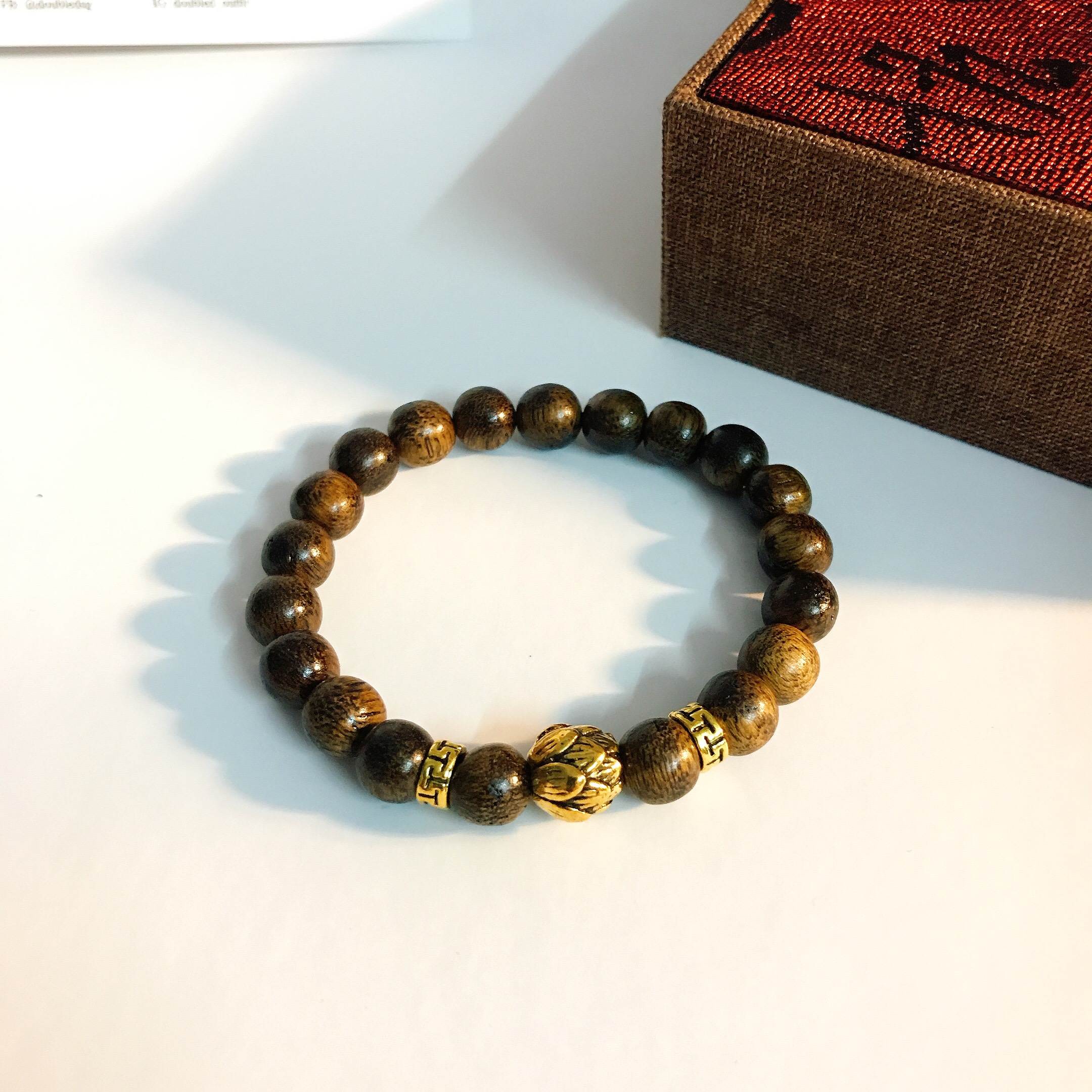 Vòng tay trầm hương hoa sen mạ vàng 18k