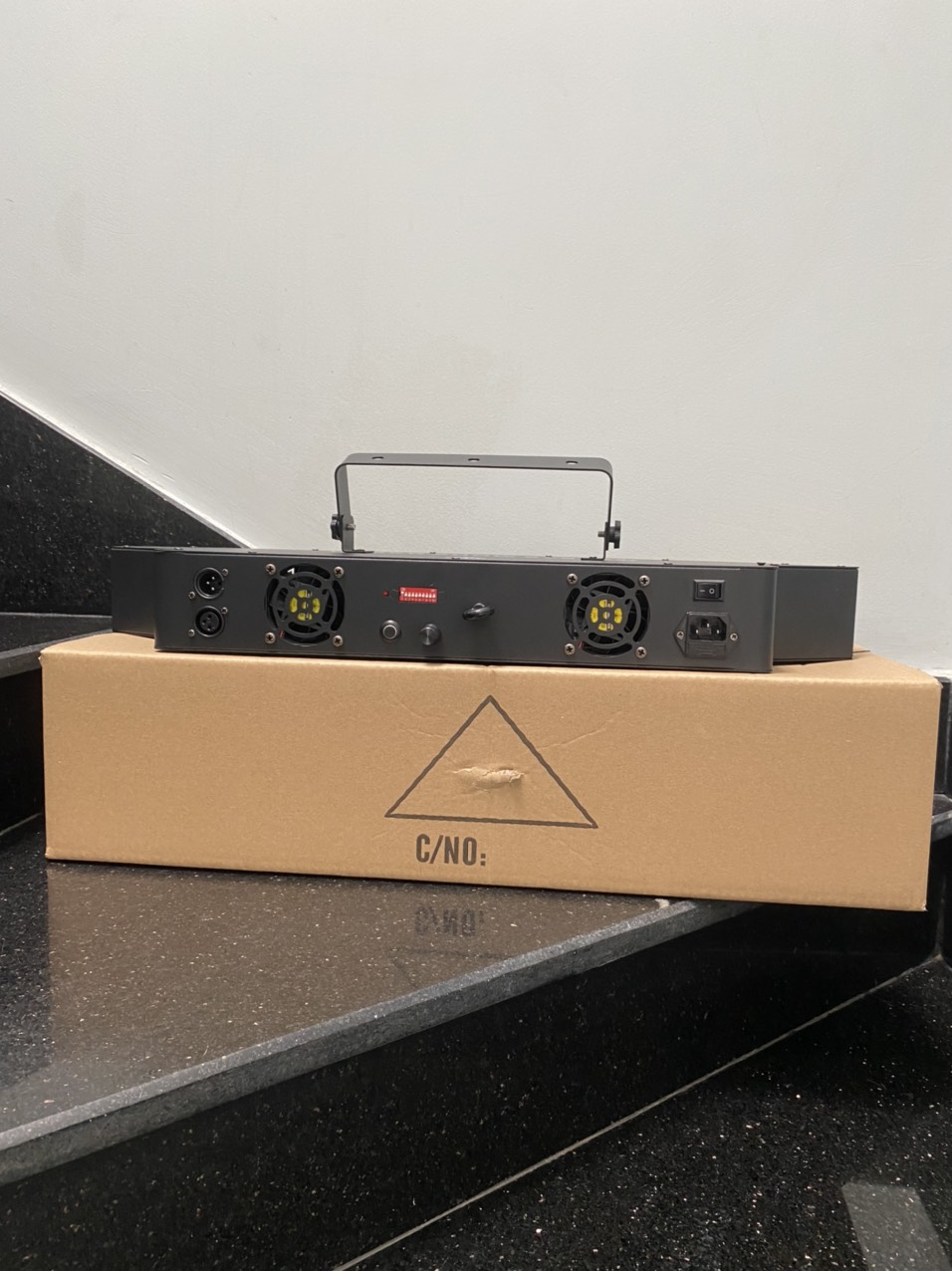 [GTP] ĐÈN LASER 6 CỬA 7 MÀU HÌNH QUẠT - CHUYÊN DÙNG QUÉT TIA , THÍCH HỢP DÙNG TRONG QUÁN BAR , VŨ TRƯỜNG.