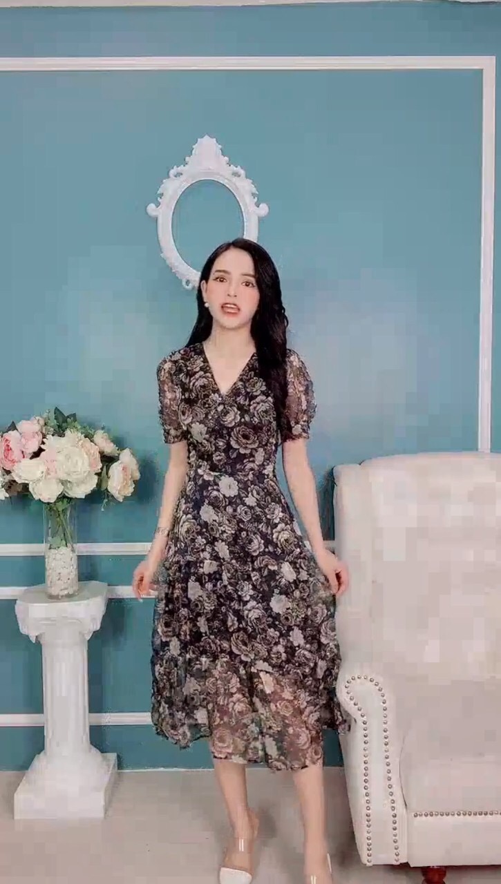 Đầm hoa nhí cổ V