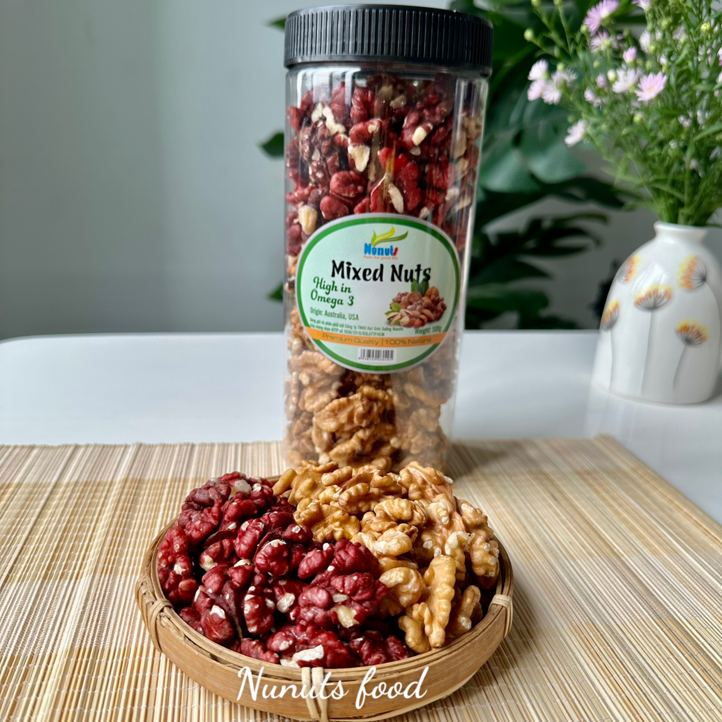 Mix hạt dinh dưỡng gồm 2 loại óc chó đã tách vỏ Mỹ có loại làm sữa, sấy giòn và nướng mật ong Nunuts