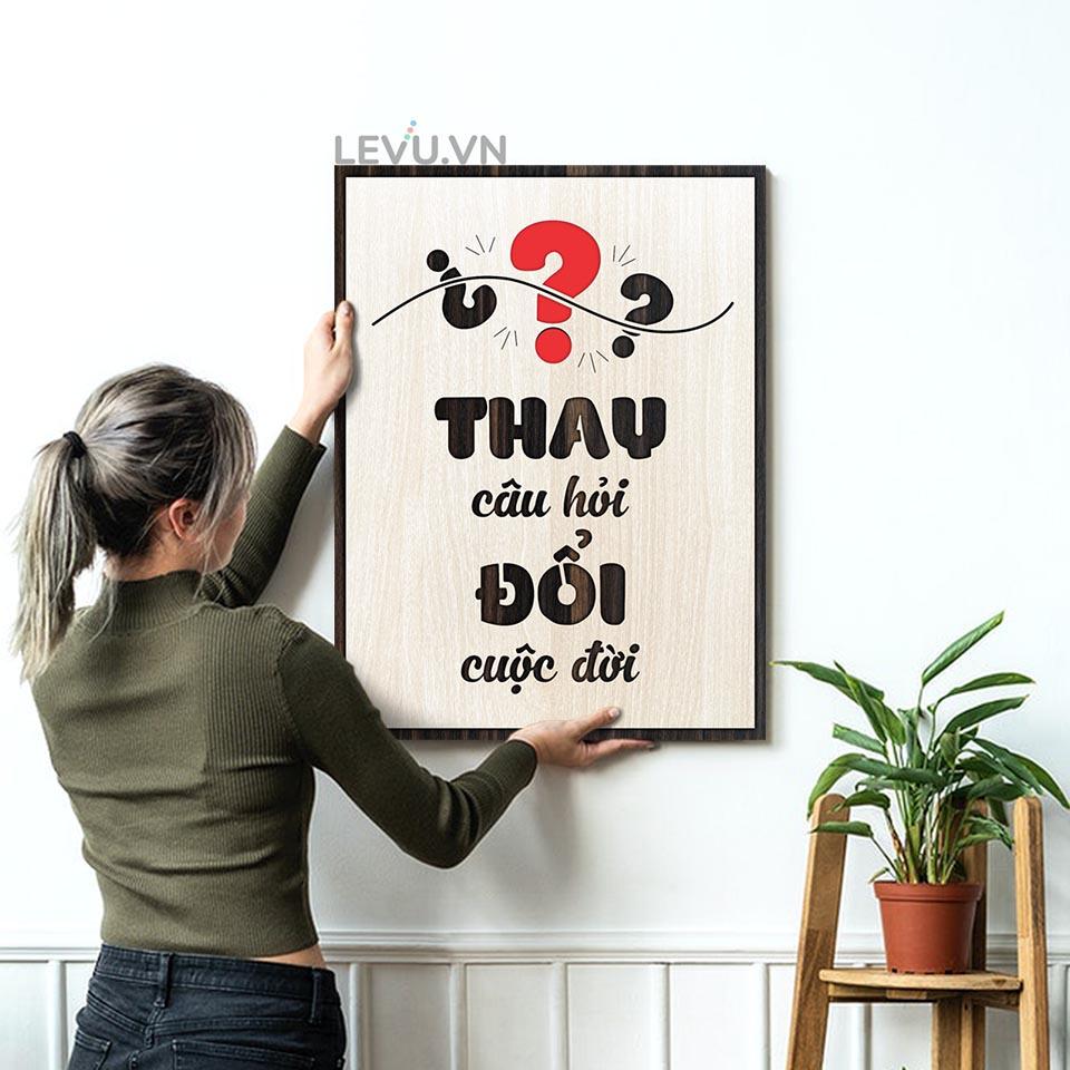 Tranh gỗ Decor tối giản LEVU LV125 "Thay câu hỏi đổi cuộc đời"