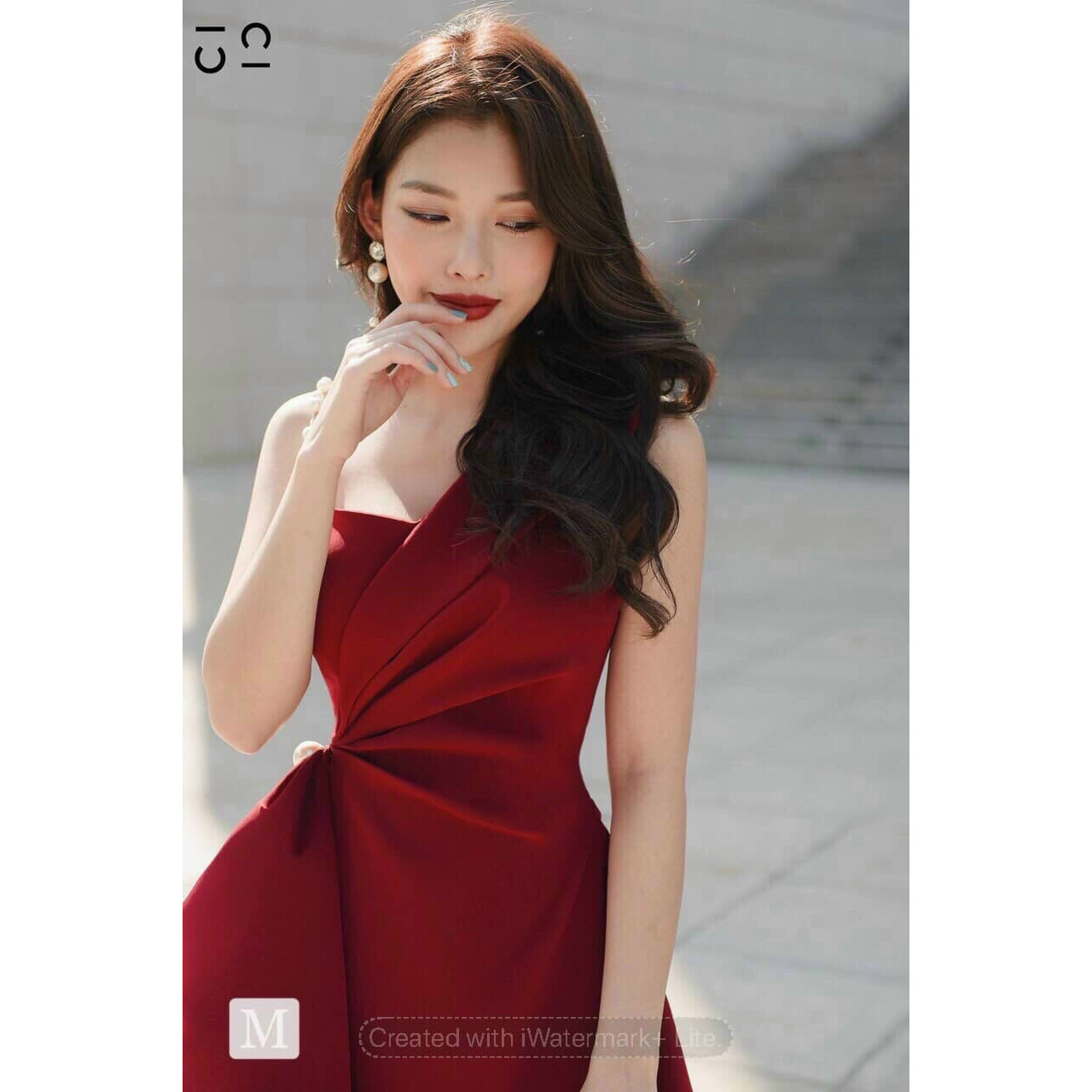 Đầm lệch vai dây cườm phong cách nữ tính