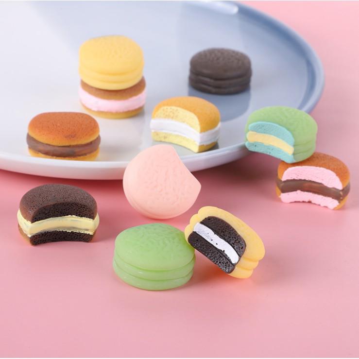 Chuyên Charm * Charm hình bánh macaron cắn dở cho các bạn trang trí vỏ ốp điện thoại, DIY