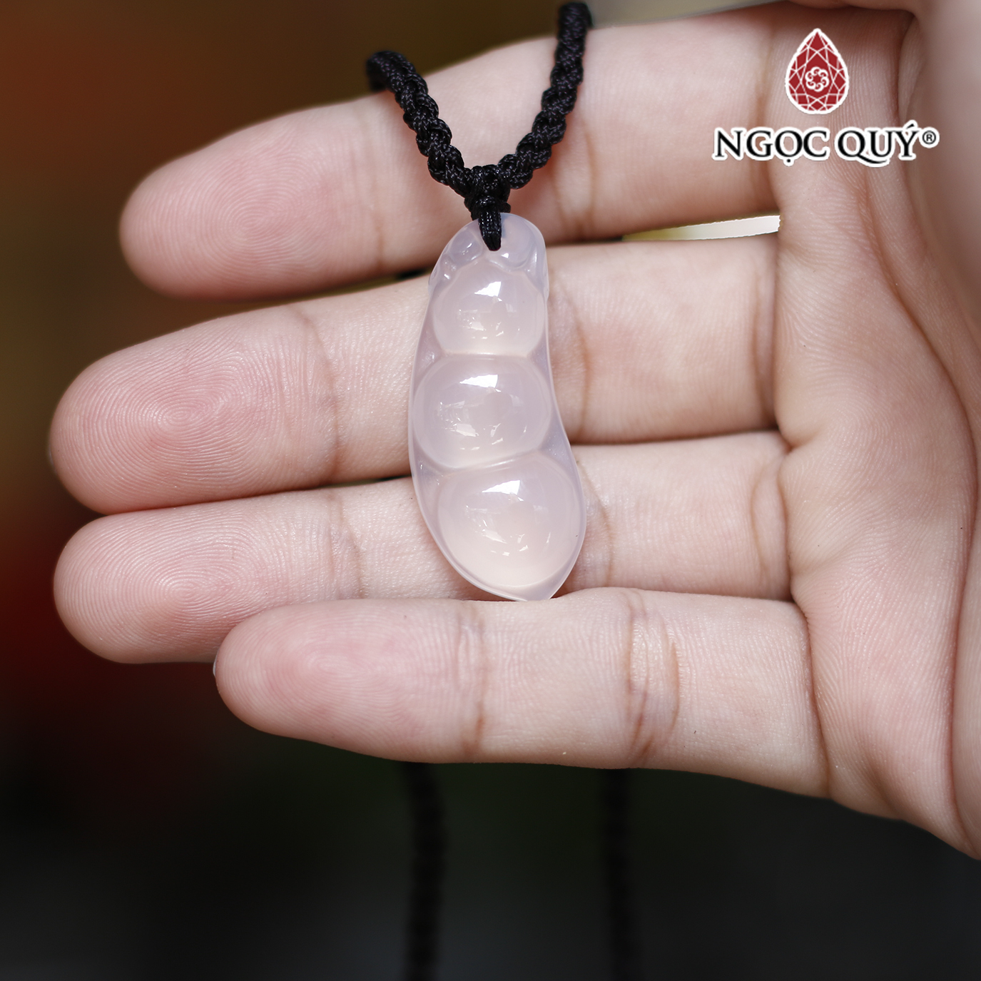 Mặt dây chuyền hạt đậu đá mã não trắng 3.6x1.4cm mệnh thủy, kim - Ngọc Quý Gemstones