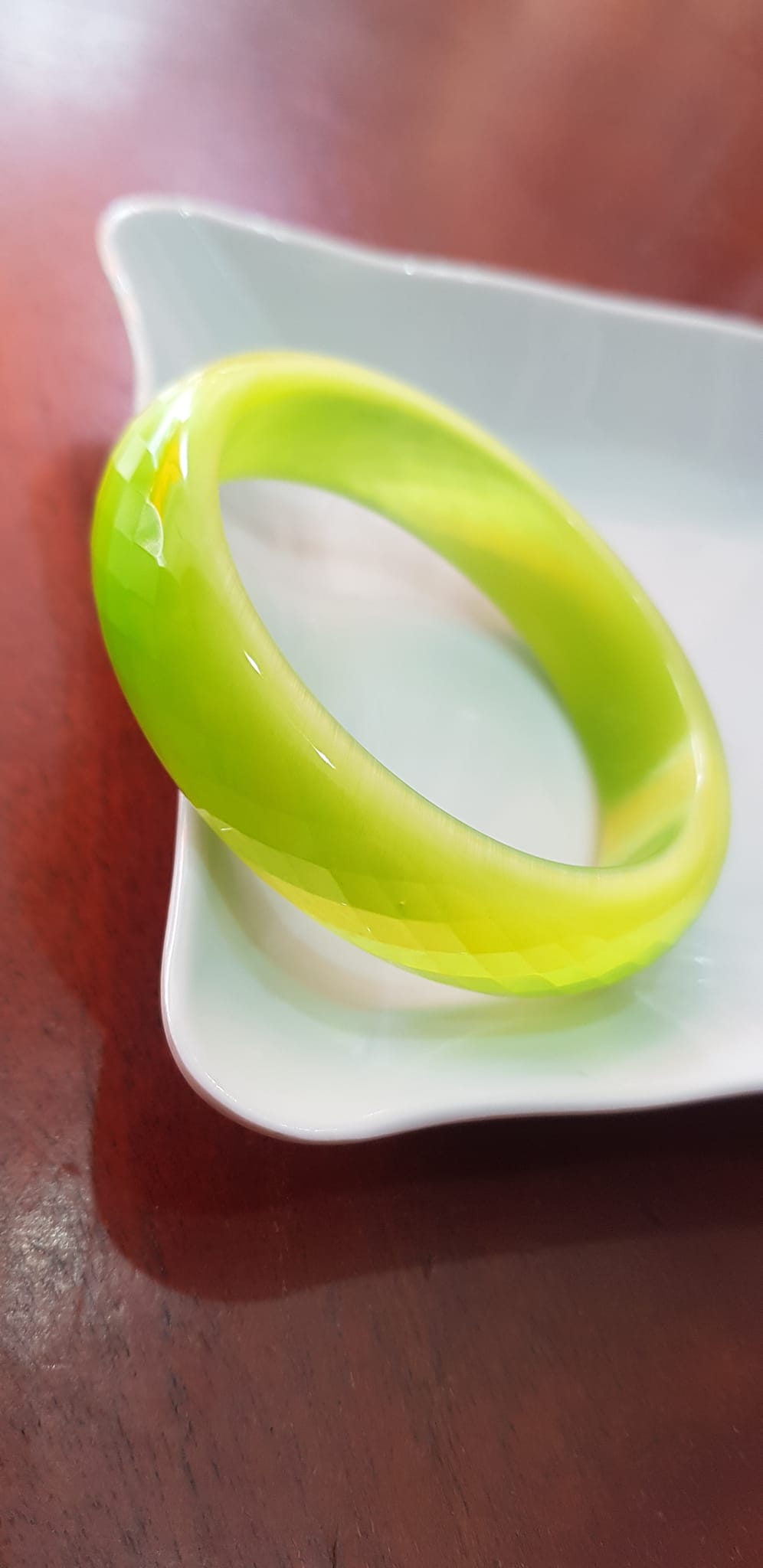 Vòng tay bản hẹ đá mắt mèo giác xanh đợt chuối tươi sáng mới đẹp lạ vòng Ni 55mm x Cao 15mm x dầy 7mm nữ mệnh mộc mệnh hoả 52kg - 56kg đeo rẻ đẹp