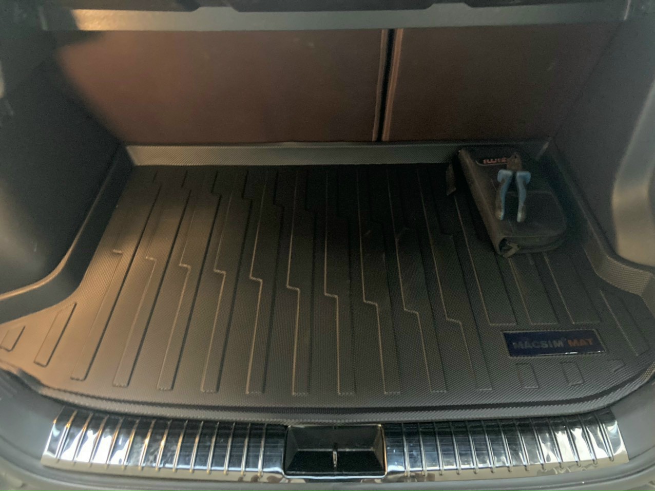 Thảm lót cốp xe ô tô dành cho Hyundai Kona 2018+ nhãn hiệu Macsim chất liệu TPV cao cấp màu đen(DT007