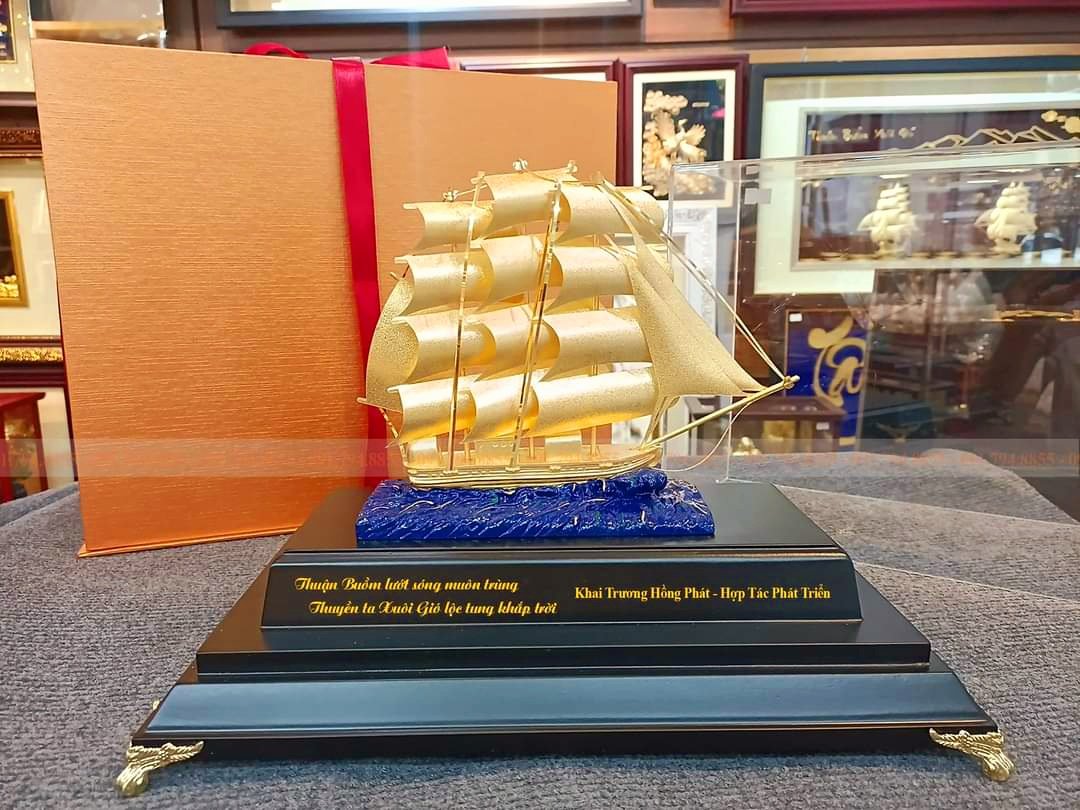 Mô hình thuyền dát vàng 24k MT Gold Art(29x17x34 cm) M01- Hàng chính hãng, quà tặng dành cho sếp, khách hàng, đối tác