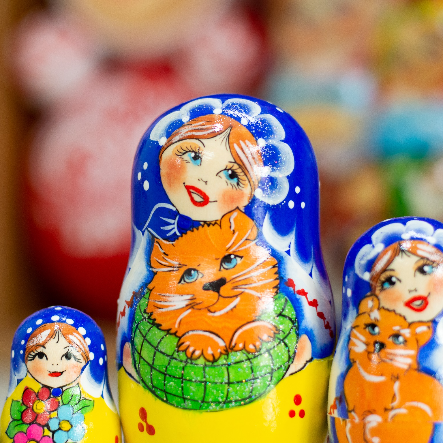 BỘ BÚP BÊ NGA MATRYOSHKA 5 LỚP CAO 12CM VẼ HOA VĂN &quot;BÉ MISA ÔM MÈO&quot; RẤT DỄ THƯƠNG