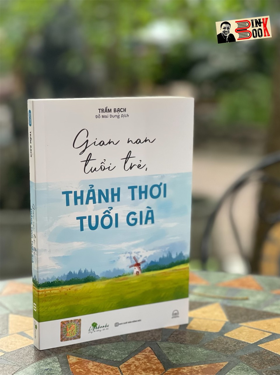 Gian Nan Tuổi Trẻ Thảnh Thơi Tuổi Già - Trầm Bạch - Bizbooks - Nxb Hồng Đức