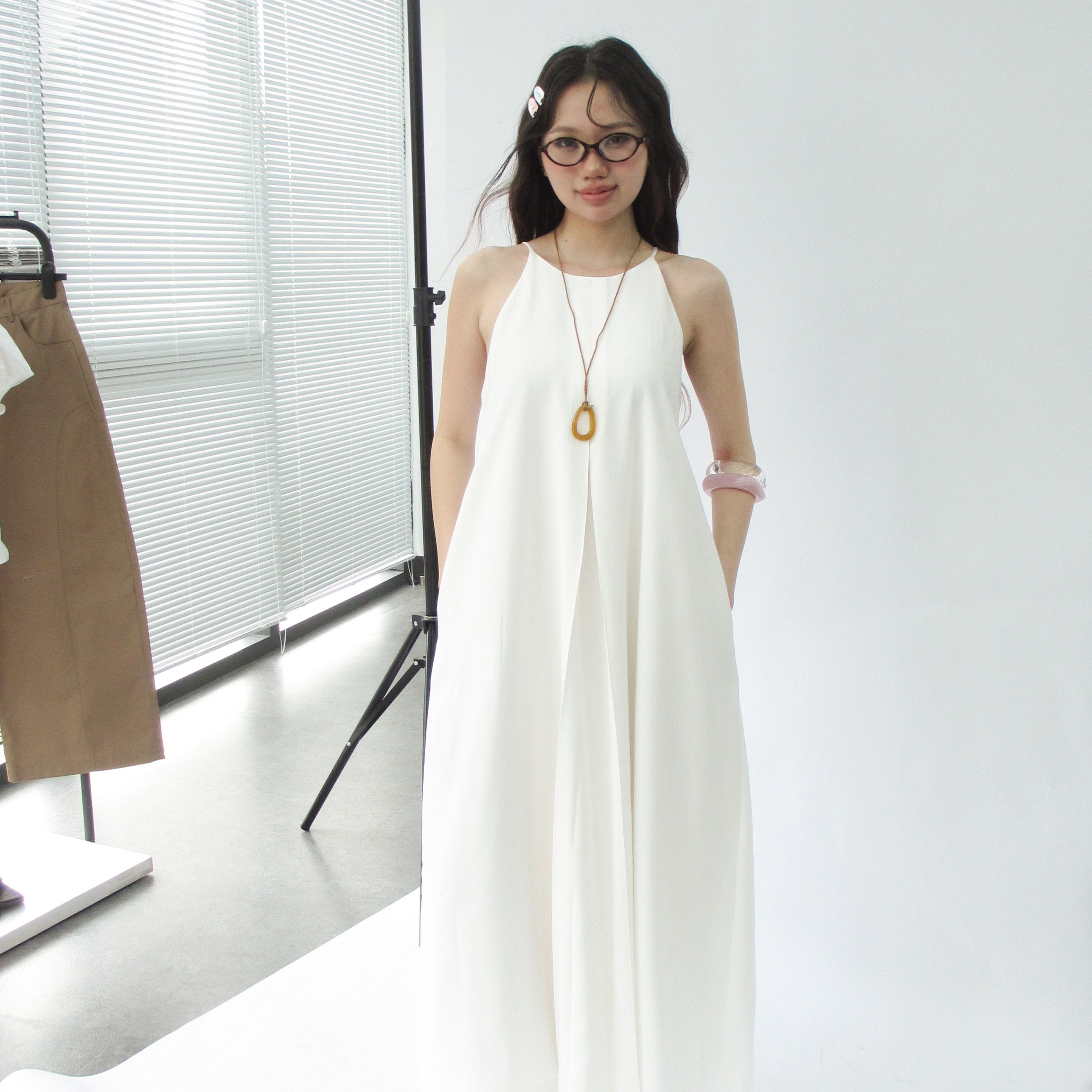 DOTTIE - Đầm xếp li cổ yếm - Trắng - D0716