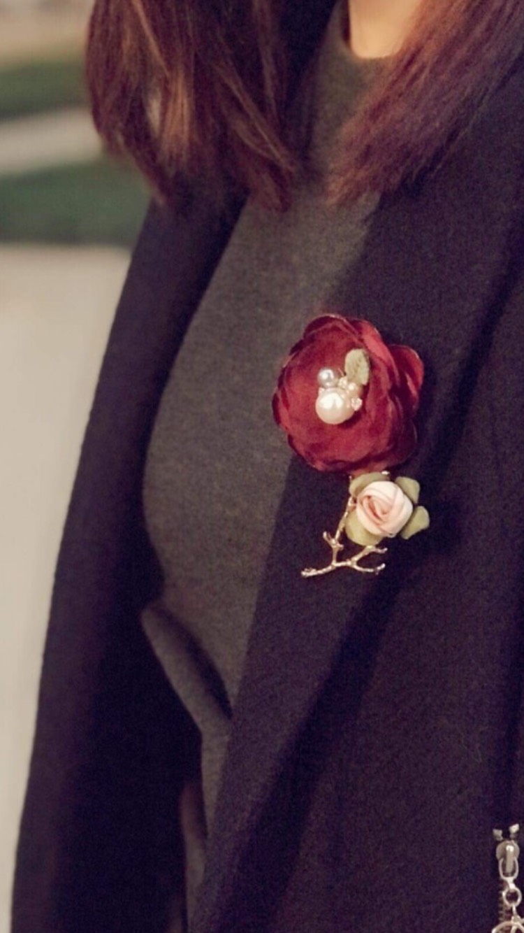 Hoa cài áo handmade chùm hồng