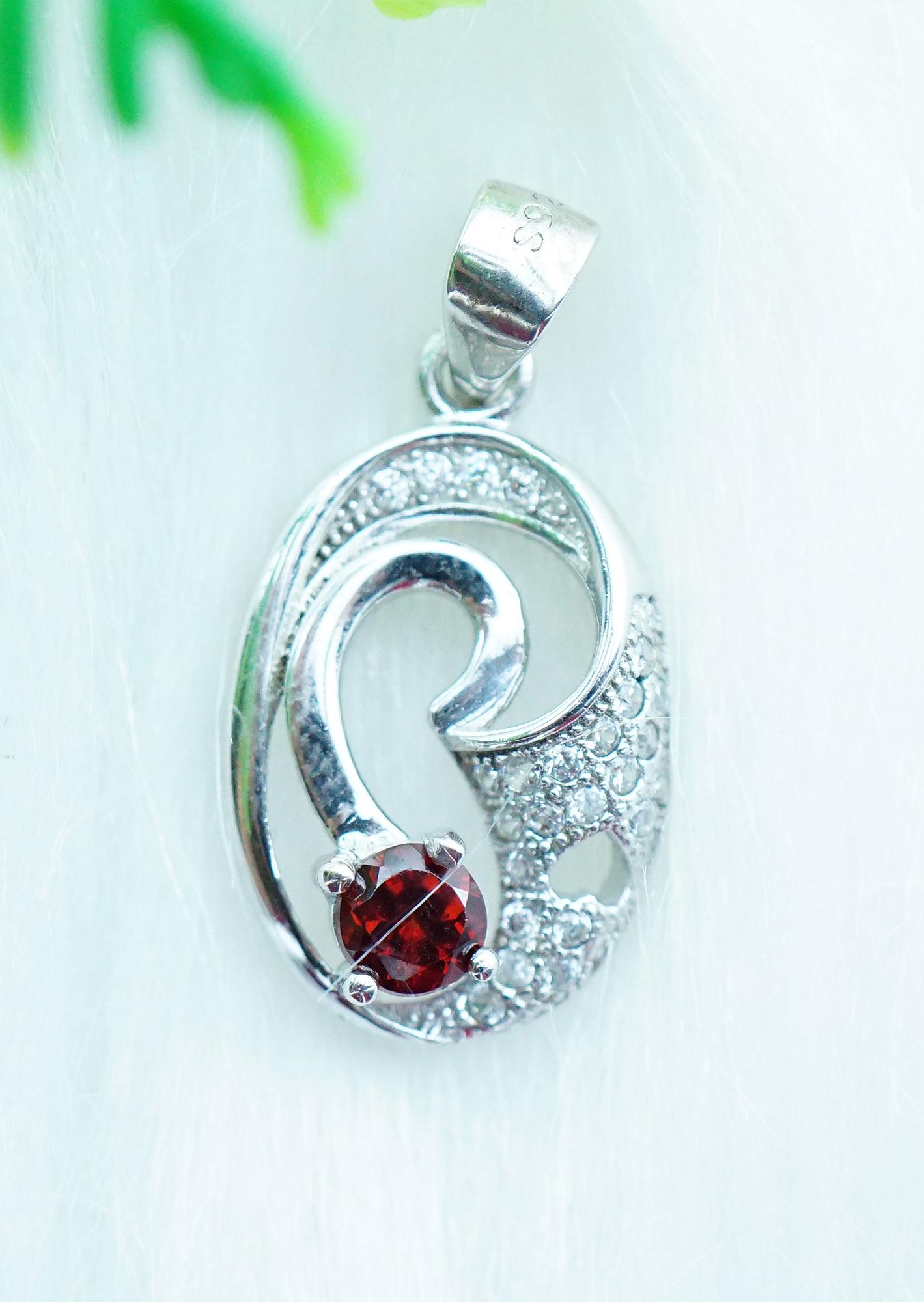 Mặt dây chuyền bạc 925 đính đá Garnet ngọc hồng lựu tự nhiên kiểu độc đáo MG10