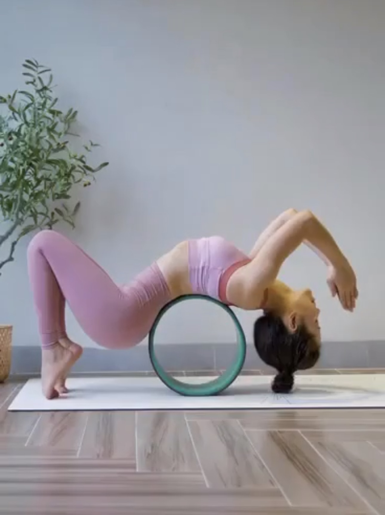 Vòng tập Yoga bản rộng 19cm đường kính 24cm bọc TPE êm chống trơn trượt khi tập cho cảm giác thoải mái