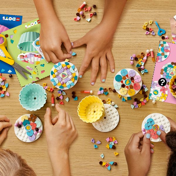 BỘ LẮP RÁP LEGO DOTS 41926 BỮA TIỆC SINH NHẬT SÁNG TẠO