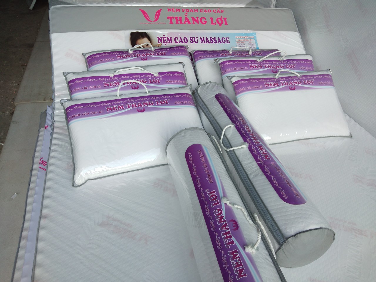 Gối Ôm Cao Su Non Mềm Thắng Lợi 35x100cm