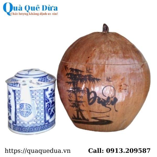 Vỏ Giữ Ấm Bình Trà Trái Dừa Hoa Văn Lồng Chữ Duyên Và Bình Trà 400 - 950ml - Sản Phẩm Được Sản Xuất Tại Bến Tre