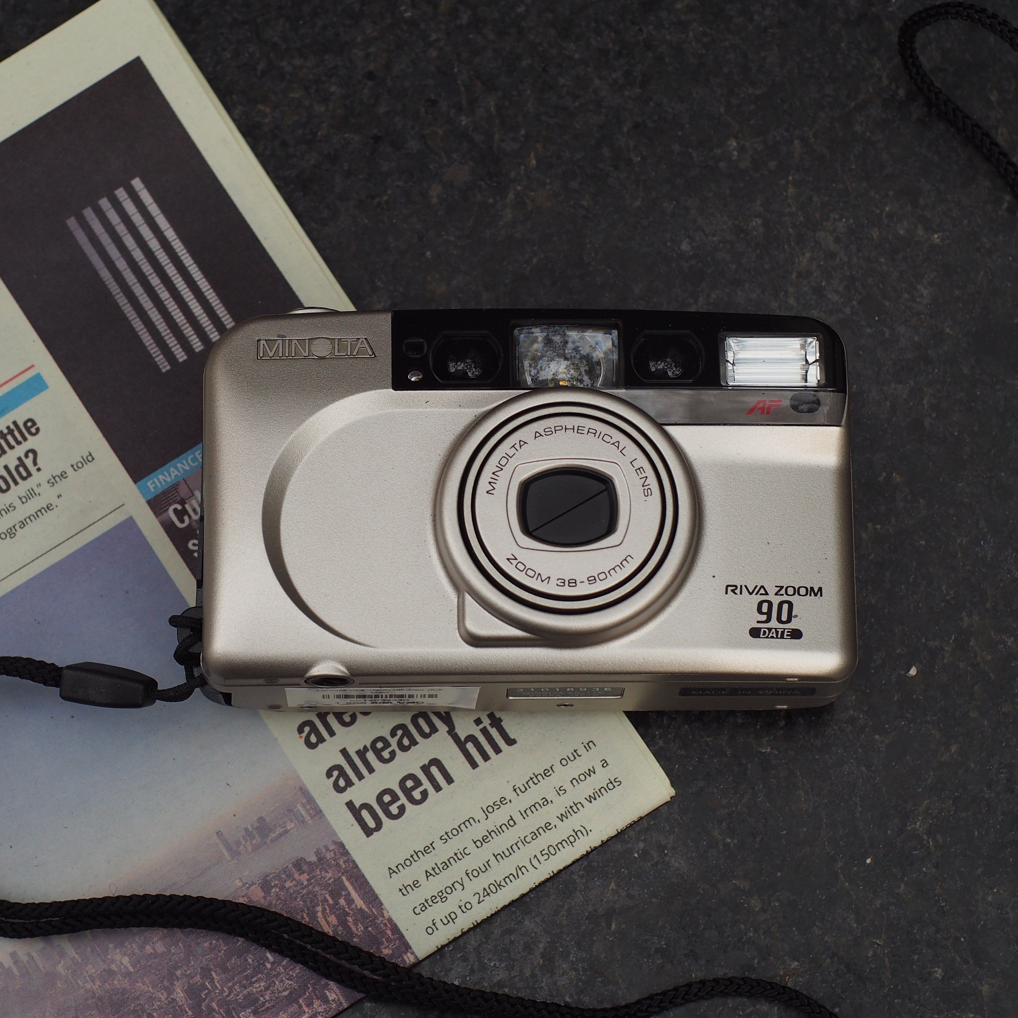 Máy ảnh film PnS Riva Zoom 90 Date (Fullbox)